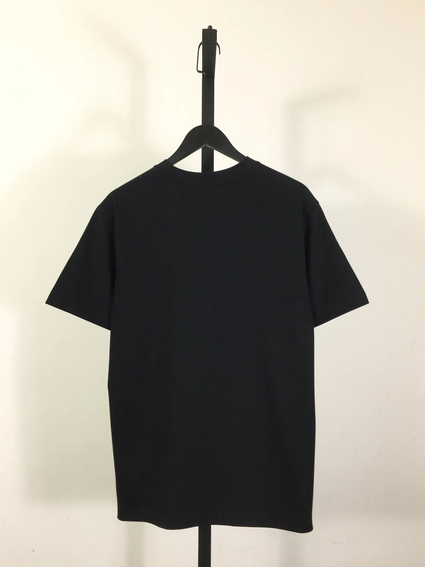 BURBERRY 2025ss ブラック刺繍Tシャツ - 画像 (3)