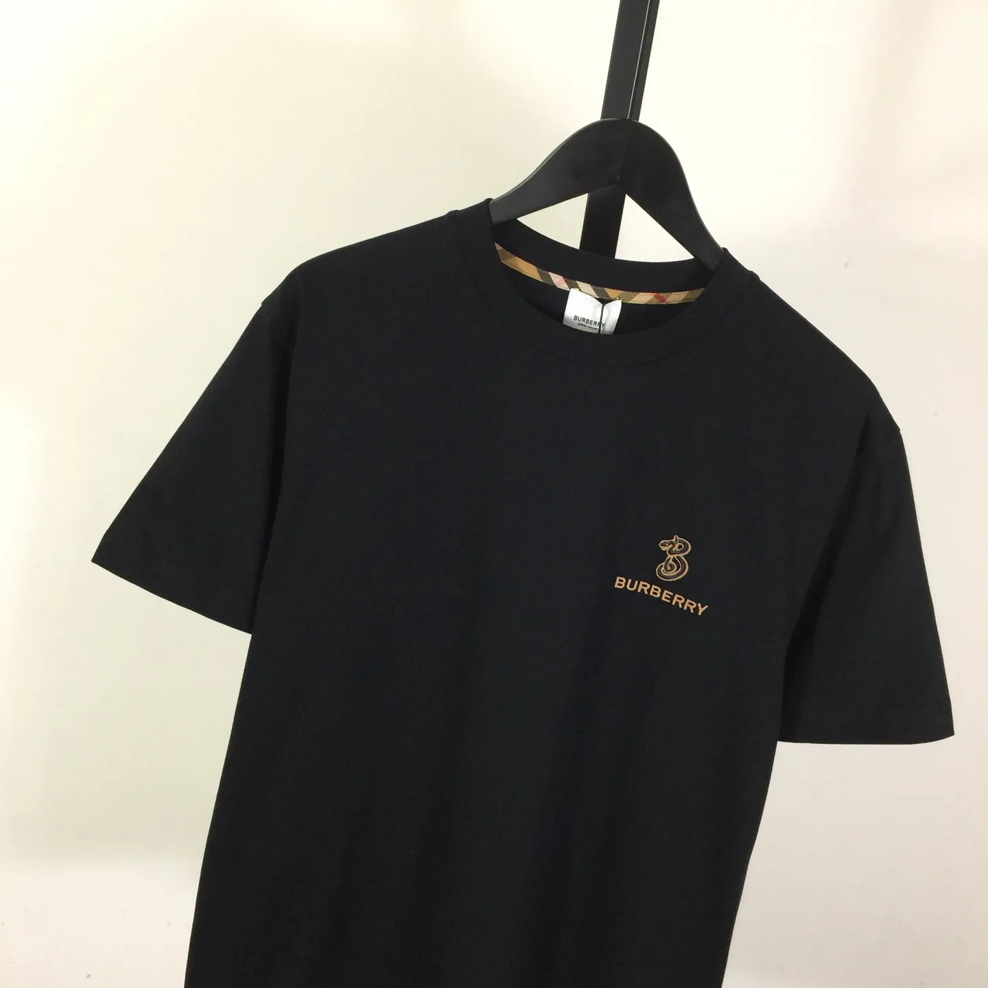 BURBERRY 2025ss ブラック刺繍Tシャツ - 画像 (4)