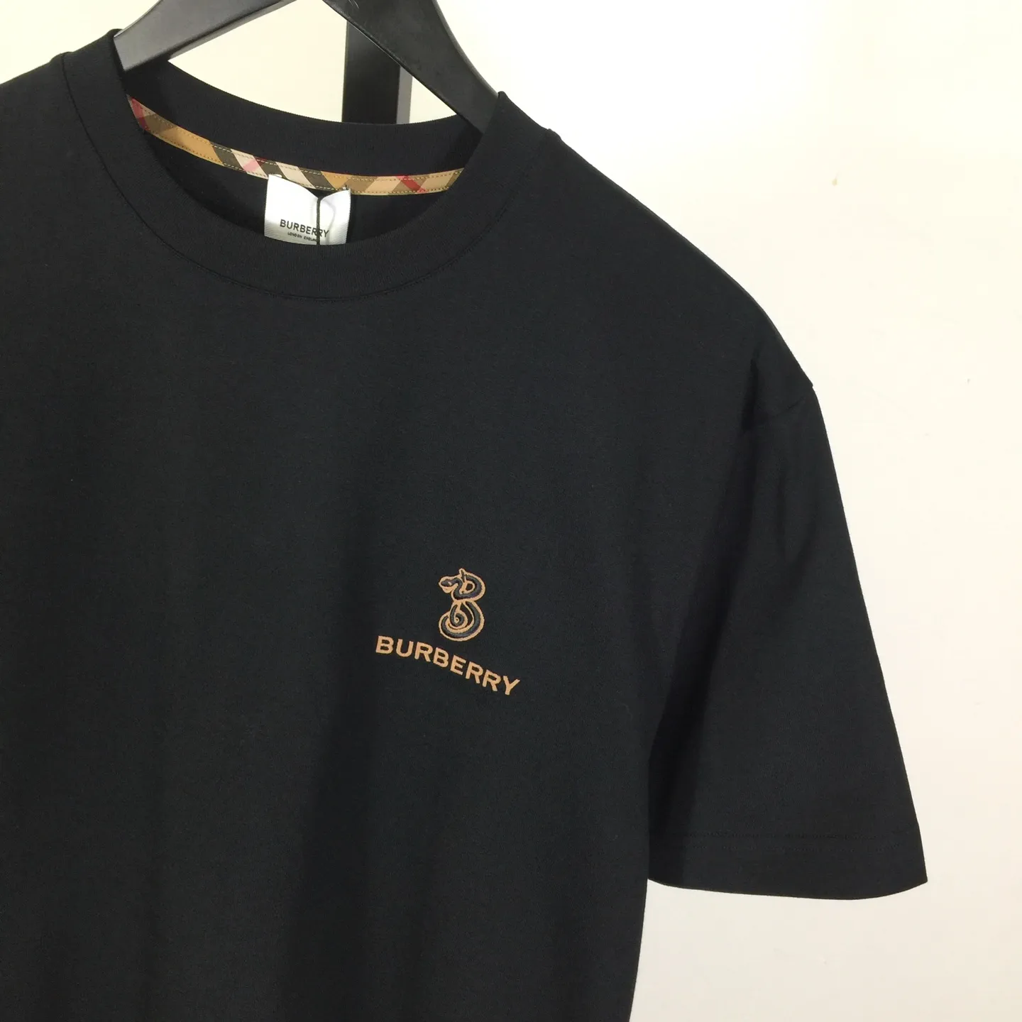 BURBERRY 2025ss ブラック刺繍Tシャツ - 画像 (5)