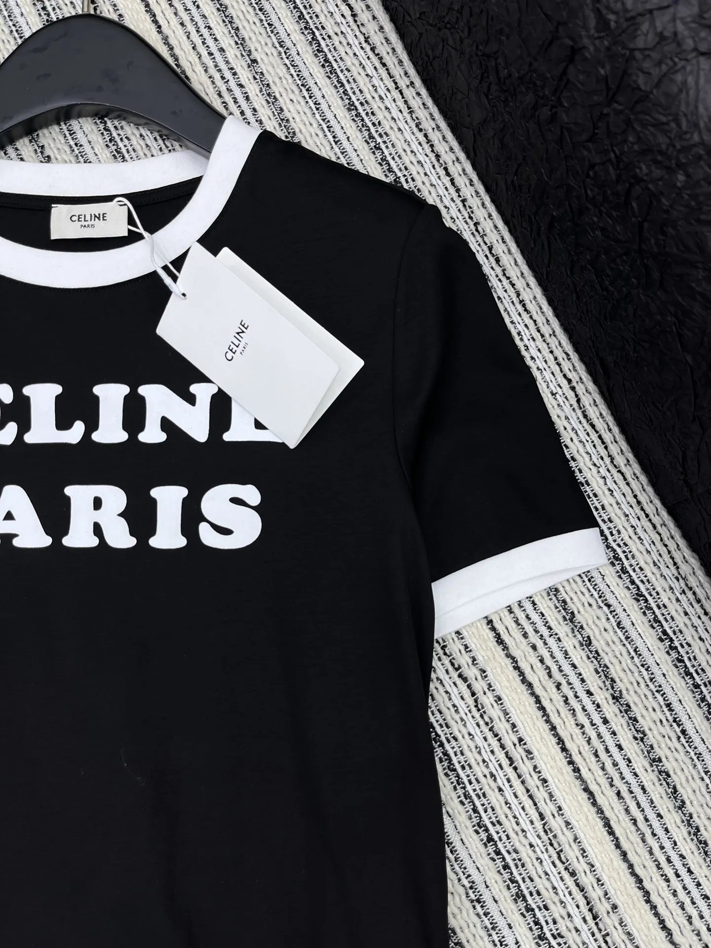 セリーヌ新作黒プリント半袖Tシャツ - 画像 (4)