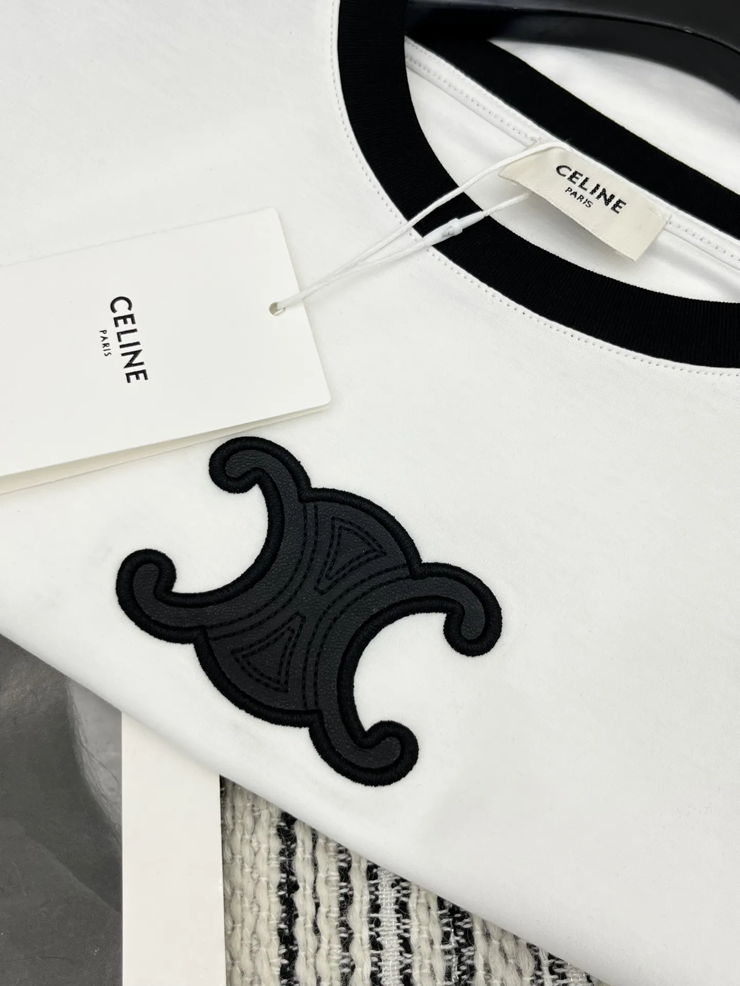 CELINE新作黒色半袖Tシャツ - 画像 (5)