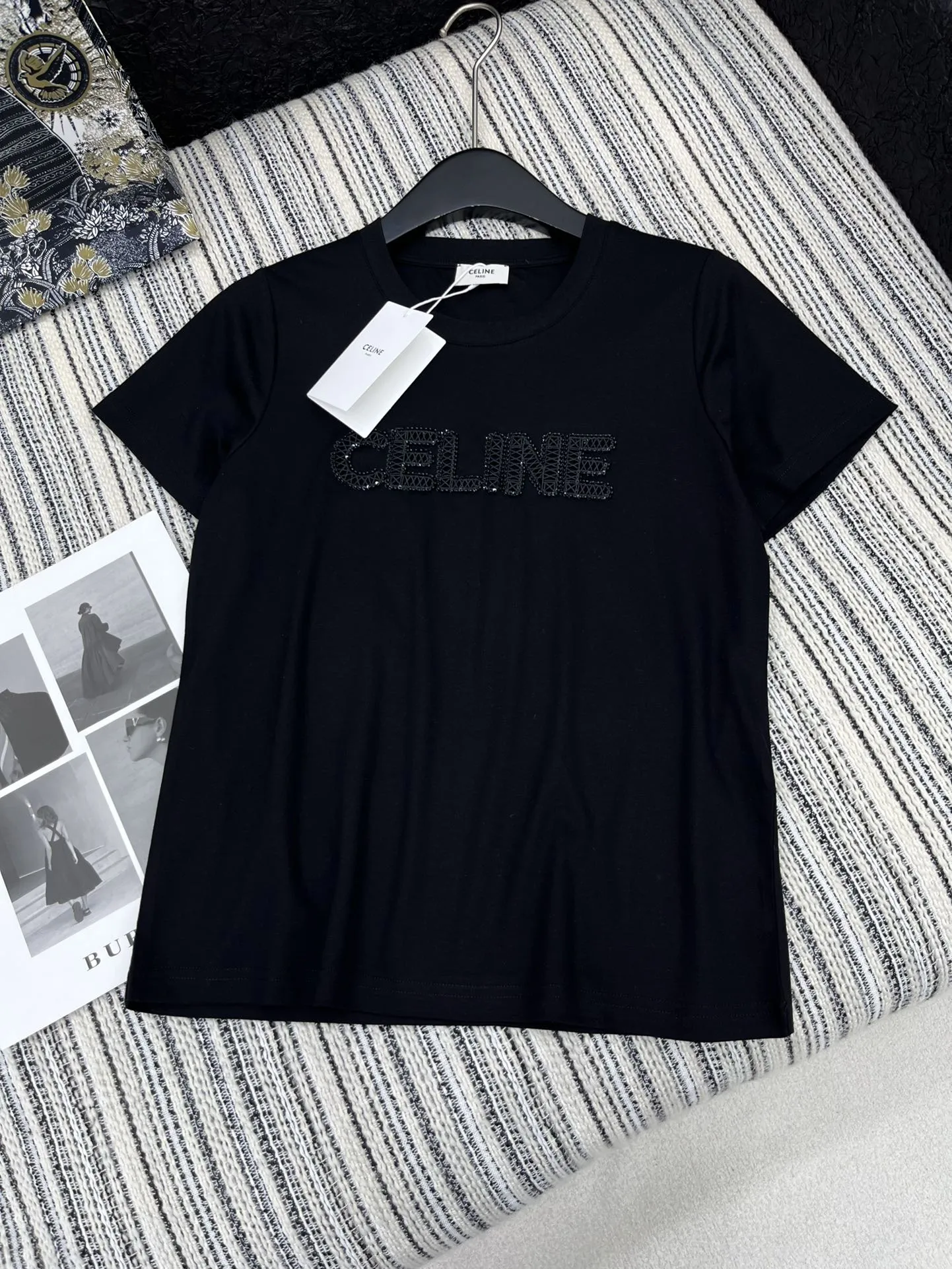 セリーヌ新作黒半袖Tシャツ刺繍デザイン