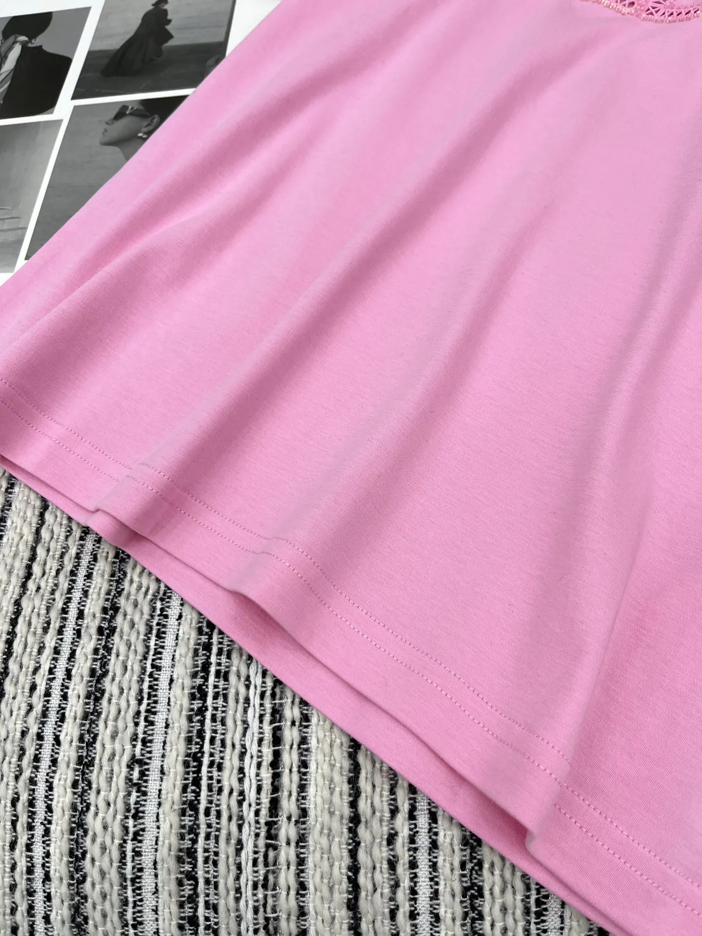 CELINE新作ピンク半袖Tシャツ刺繍デザイン - 画像 (5)