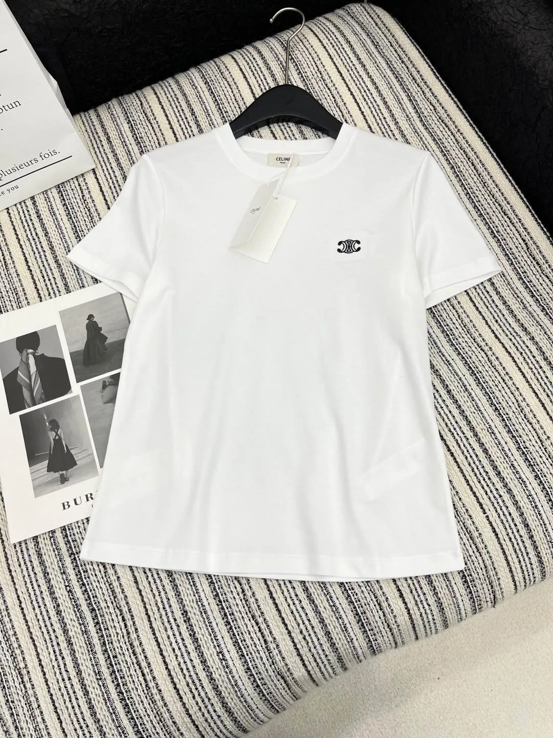 セリーヌ新作白半袖Tシャツ刺繍デザイン