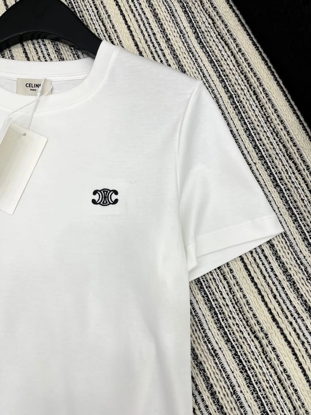 セリーヌ新作白半袖Tシャツ刺繍デザイン - 画像 (4)