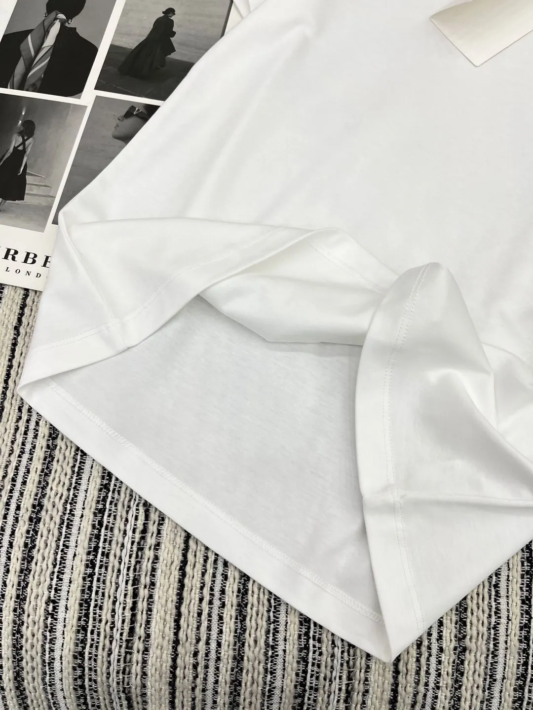 セリーヌ新作白半袖Tシャツ刺繍デザイン - 画像 (5)