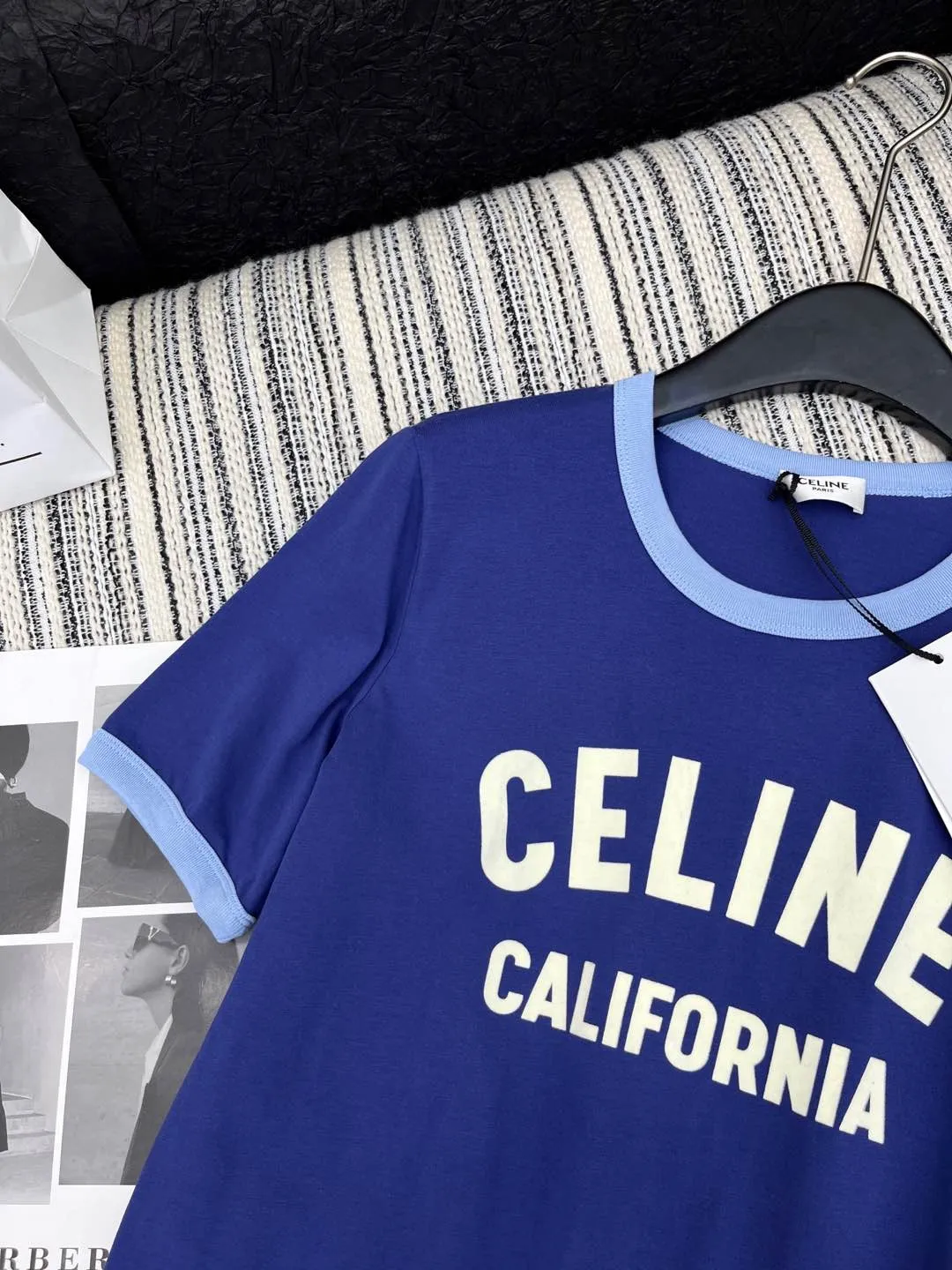 CELINE新作ブルー半袖プリントTシャツ - 画像 (4)