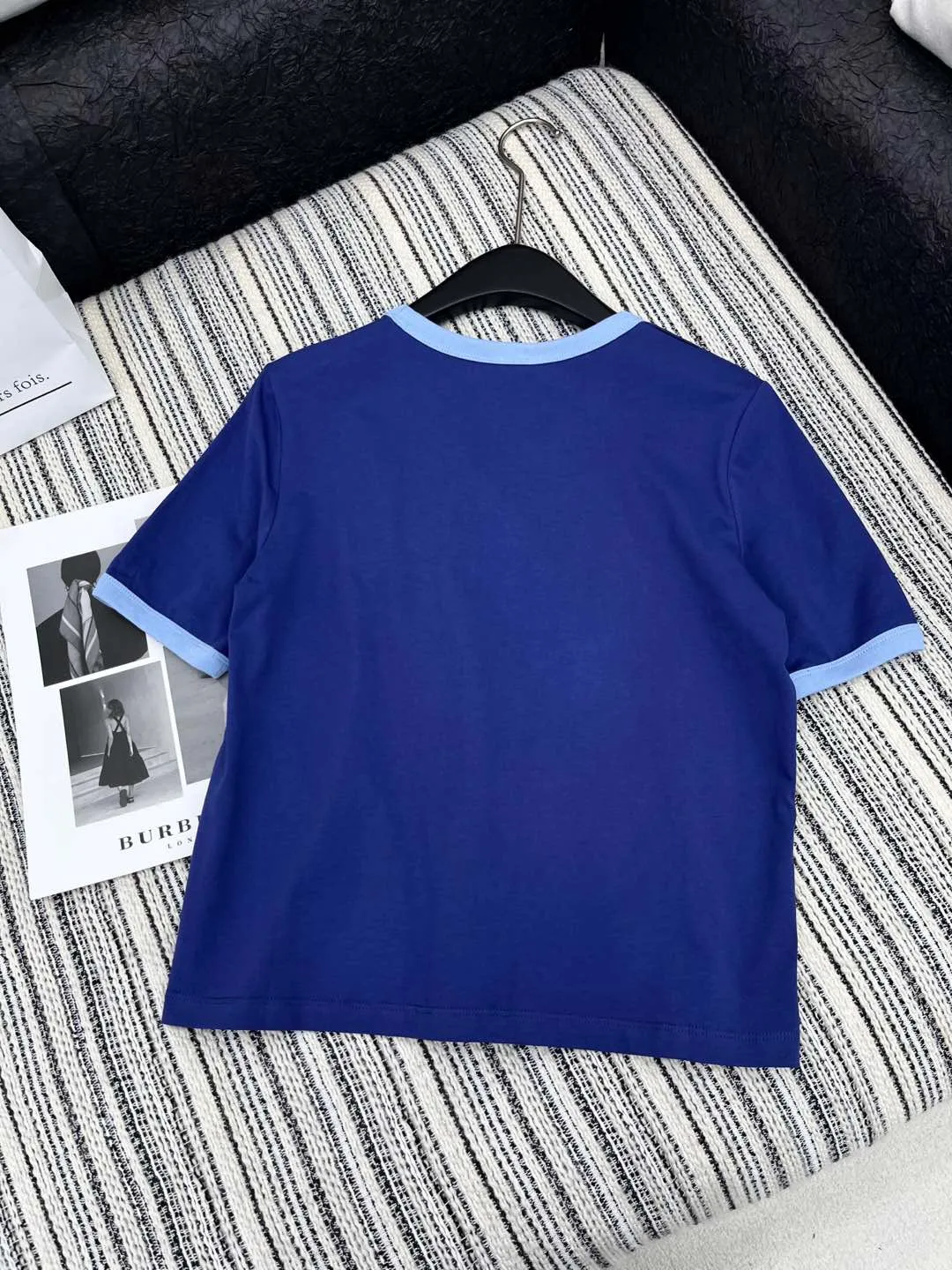 CELINE新作ブルー半袖プリントTシャツ - 画像 (7)