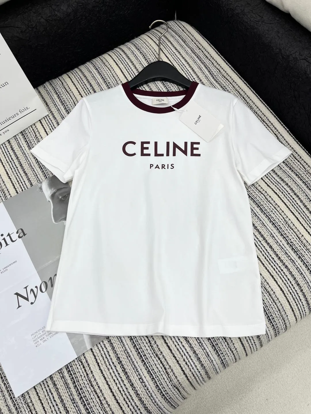 セリーヌ新作黒プリント半袖Tシャツ