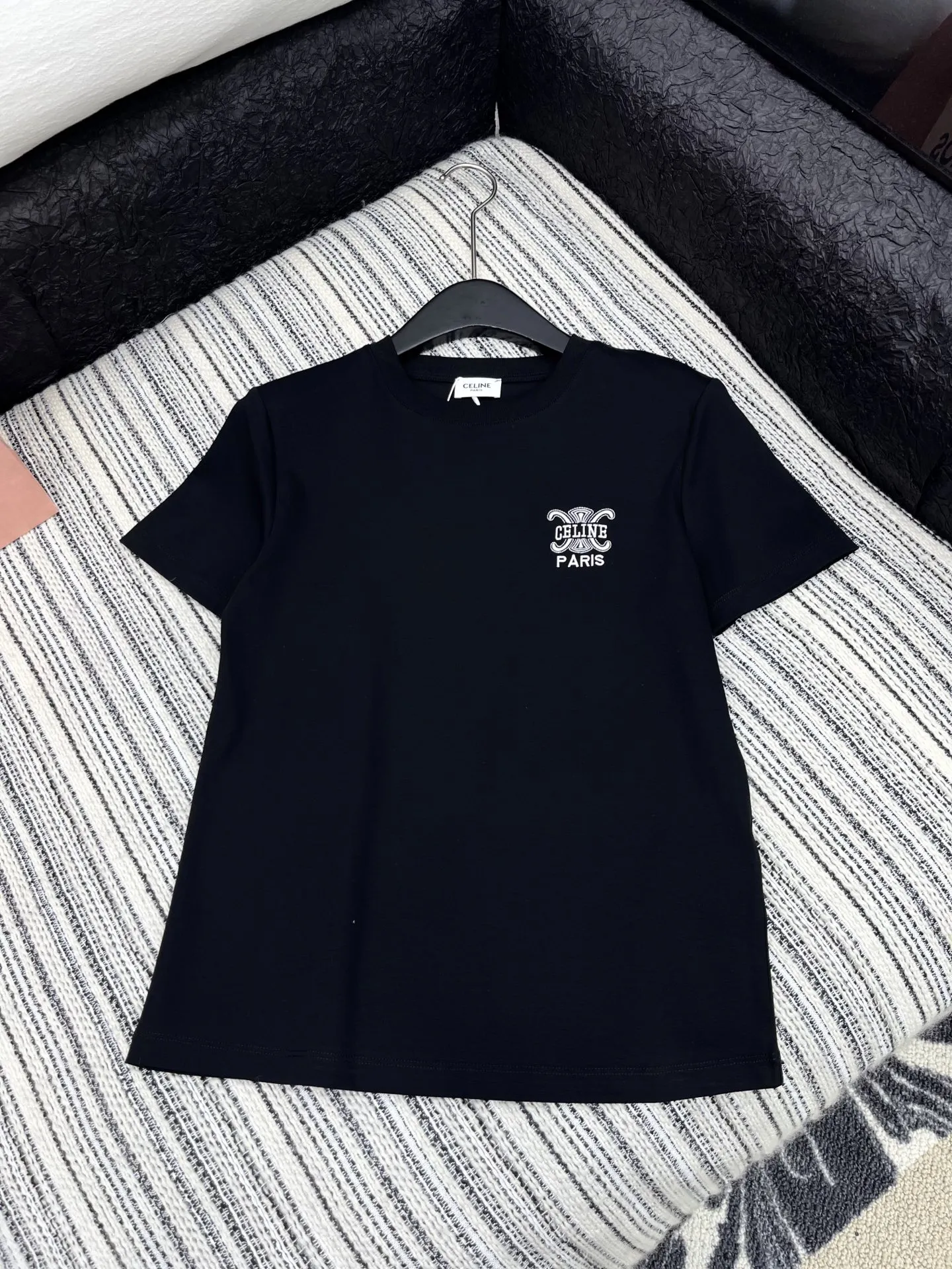 CELINE新作刺繍ロゴ半袖Tシャツ白黒 - 画像 (3)