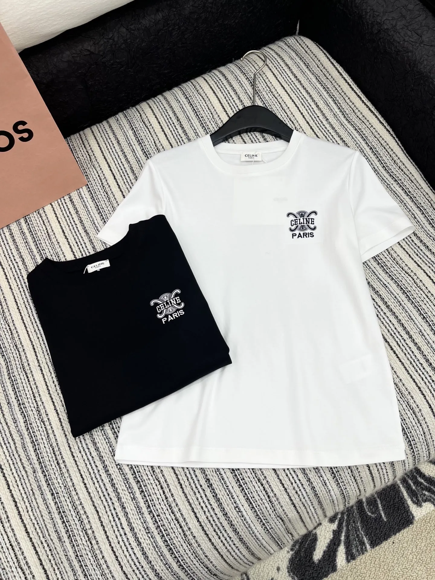 CELINE新作刺繍ロゴ半袖Tシャツ白黒 - 画像 (5)