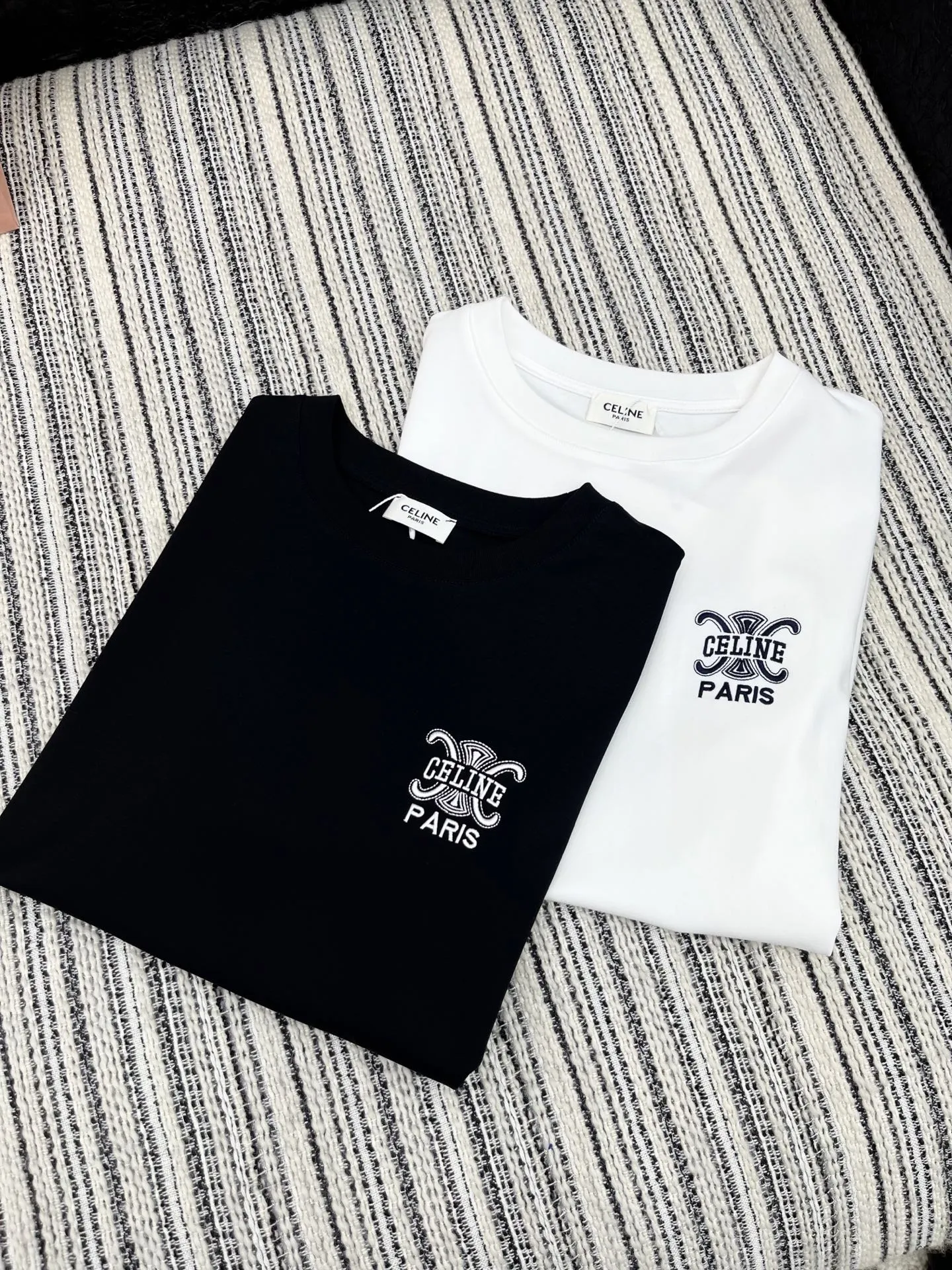 CELINE新作刺繍ロゴ半袖Tシャツ白黒 - 画像 (6)