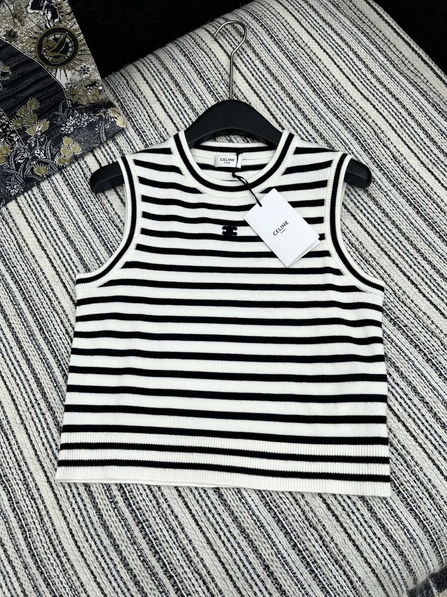 Celi新作黒ストライプニットベスト