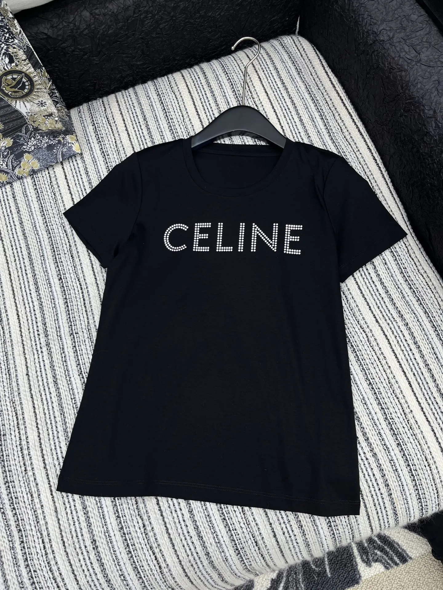 CELINE黒アルファベット半袖Tシャツ新作