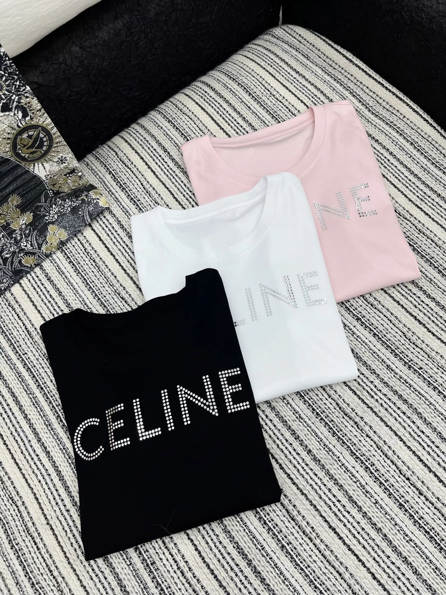 CELINE黒アルファベット半袖Tシャツ新作 - 画像 (6)