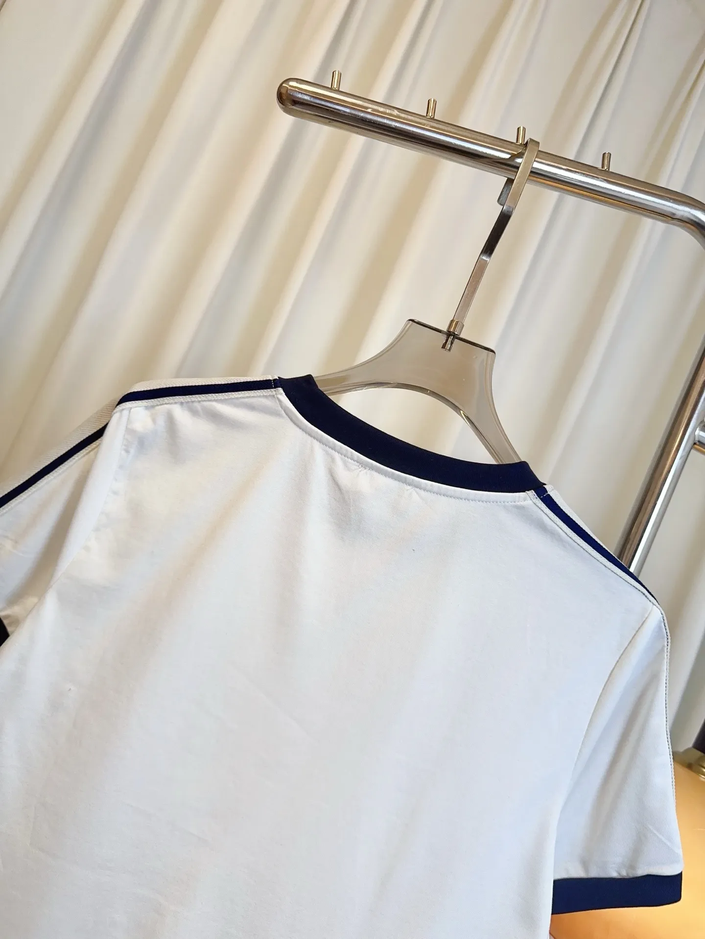 CELINE新作刺繍ロゴカラーマッチングTシャツ白ネイビー - 画像 (6)