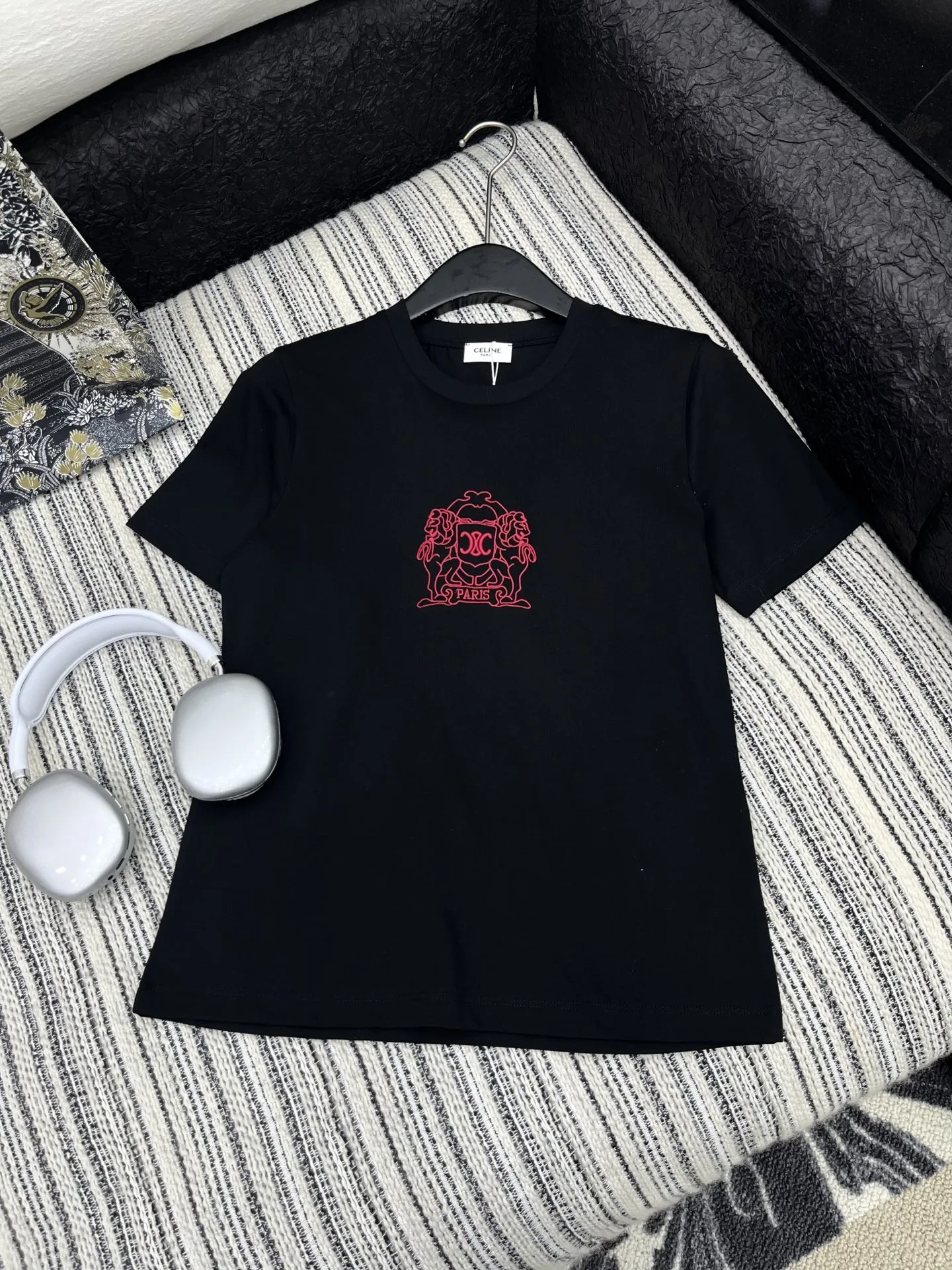 Celi*新作黒刺繍アルファベット半袖Tシャツ