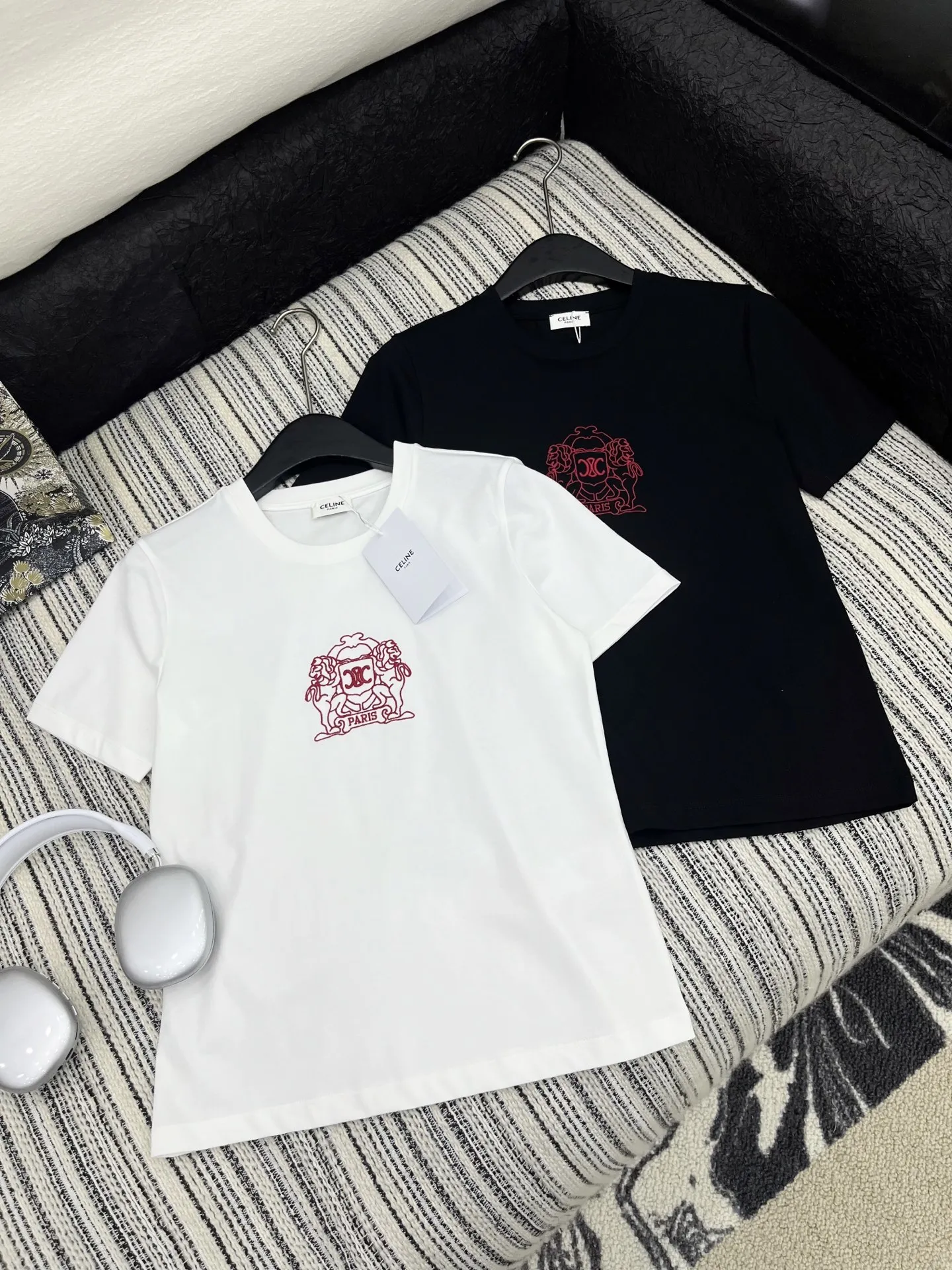 Celi*新作黒刺繍アルファベット半袖Tシャツ - 画像 (4)