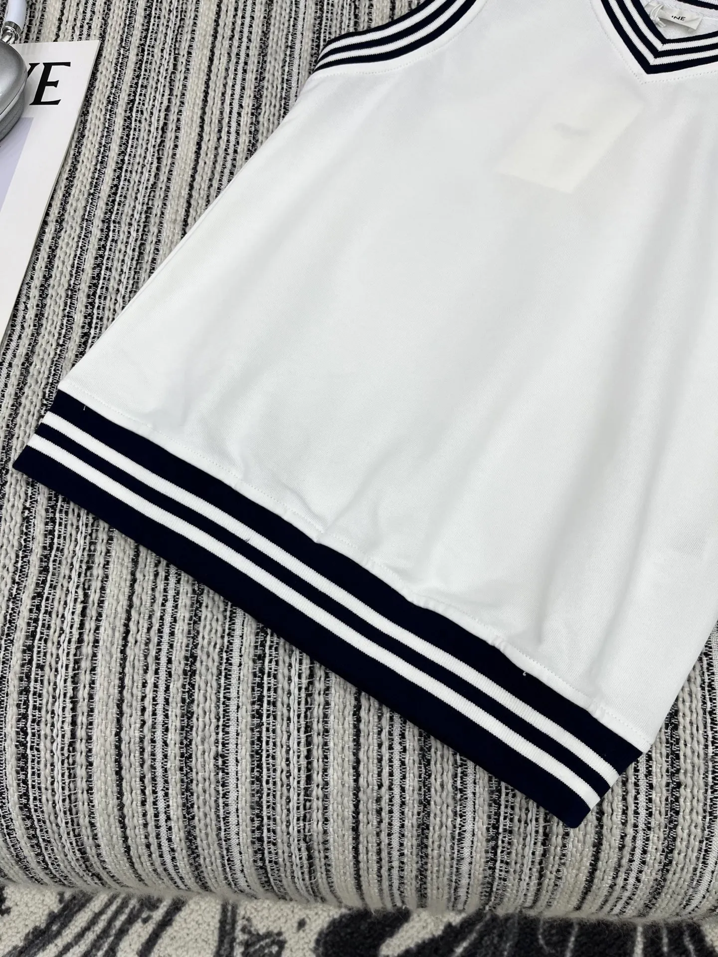 CELINE新作白黒ストライプ編み物ベスト - 画像 (5)