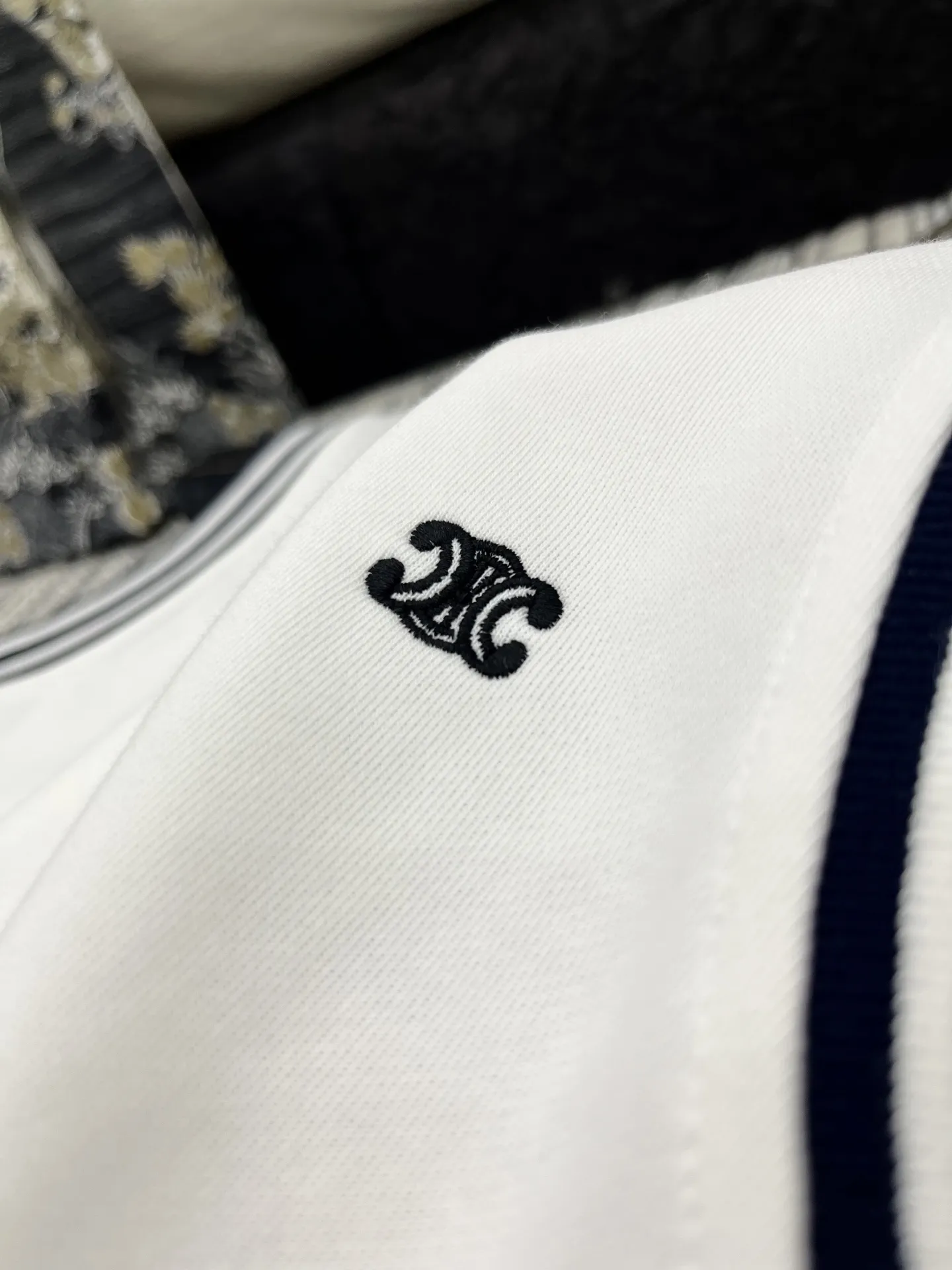 CELINE新作白黒ストライプ編み物ベスト - 画像 (6)