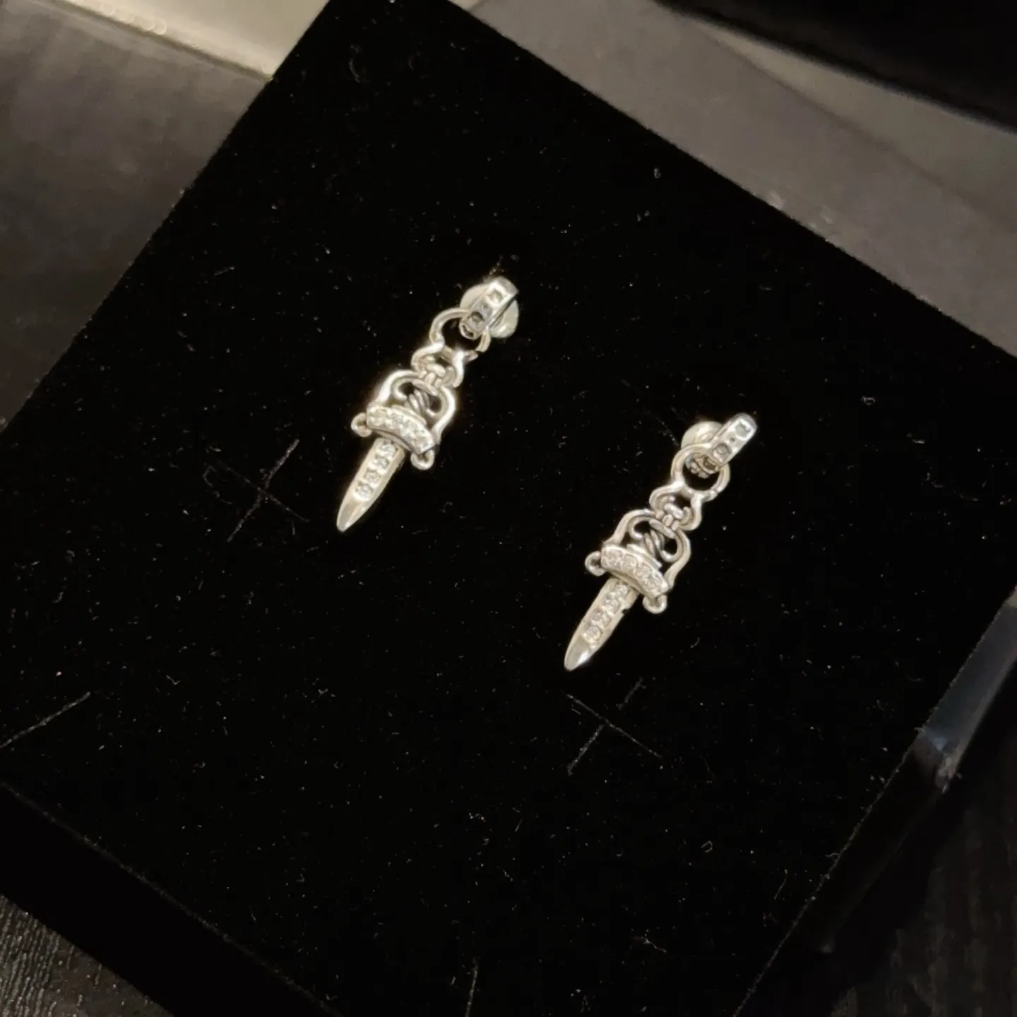 Chrome Hearts シルバー 剣型ダイヤモンドイヤリング - 画像 (7)