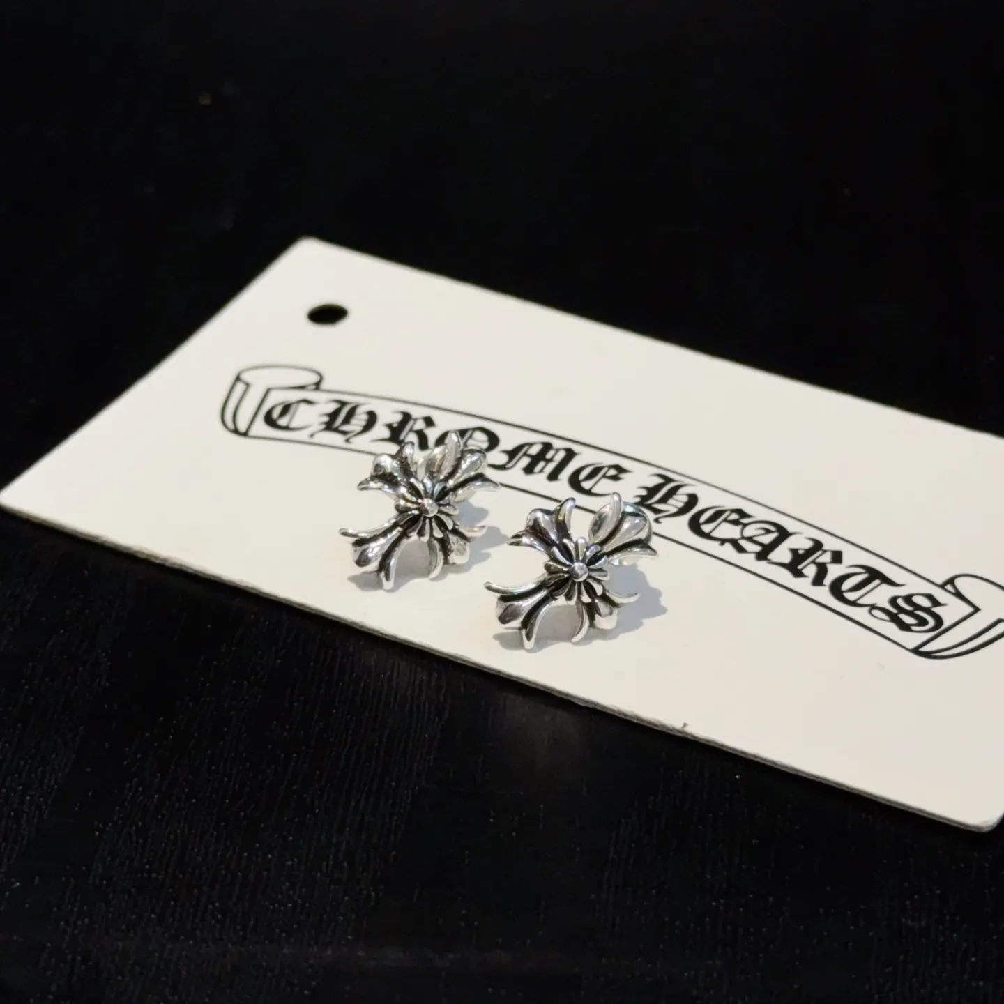 Chrome Hearts シルバー 十字架イヤリング - 画像 (4)