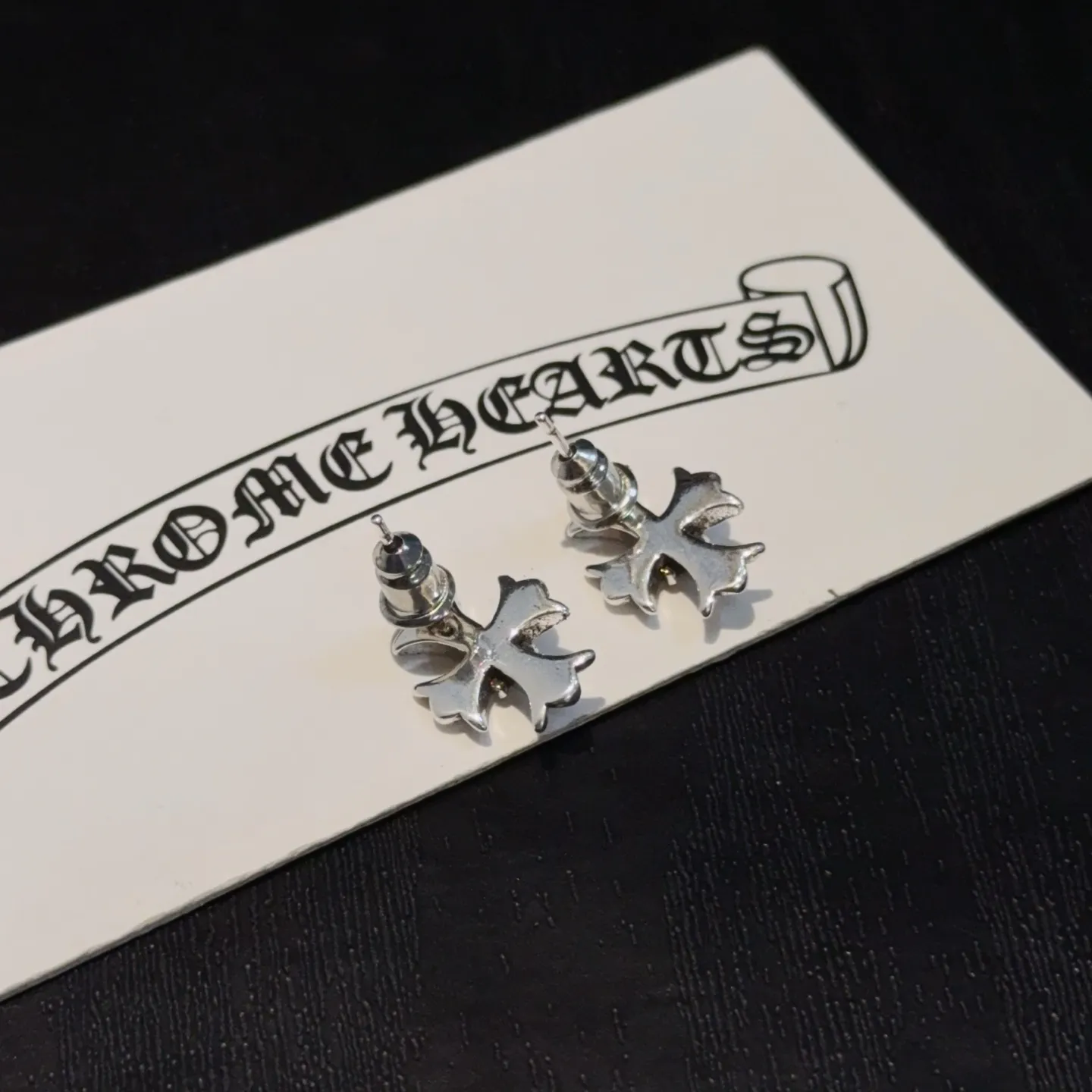Chrome Hearts シルバー 十字架イヤリング - 画像 (5)