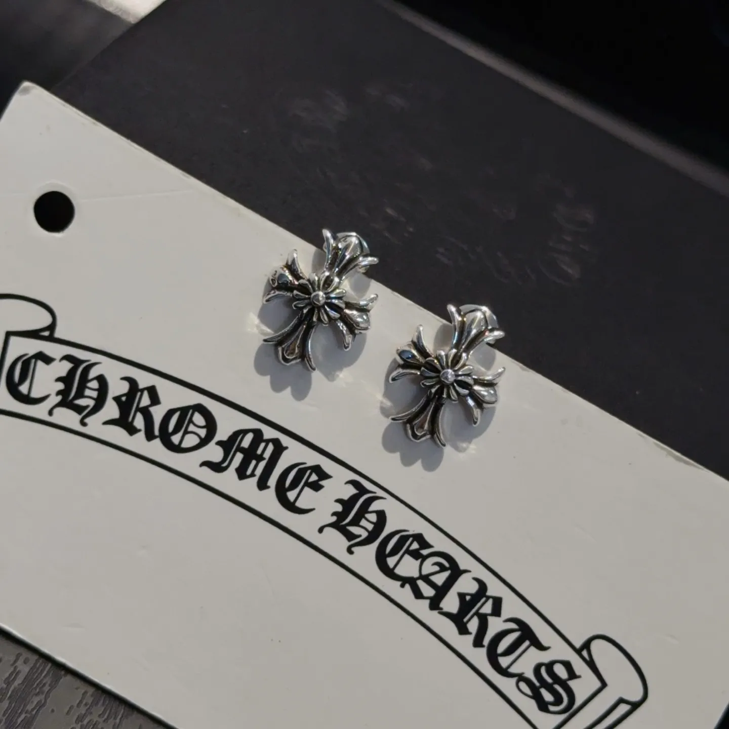 Chrome Hearts シルバー 十字架イヤリング - 画像 (6)