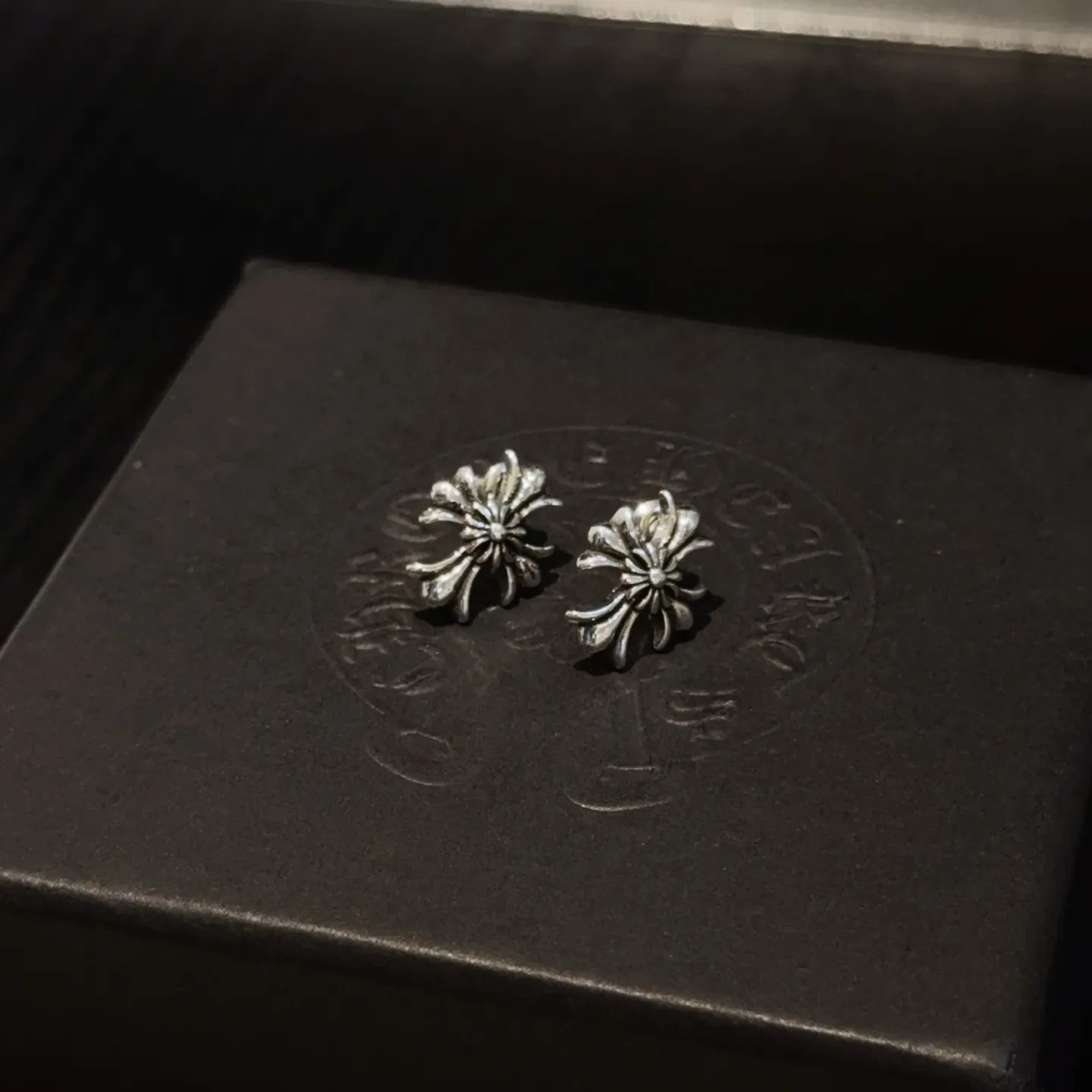 Chrome Hearts シルバー 十字架イヤリング - 画像 (7)