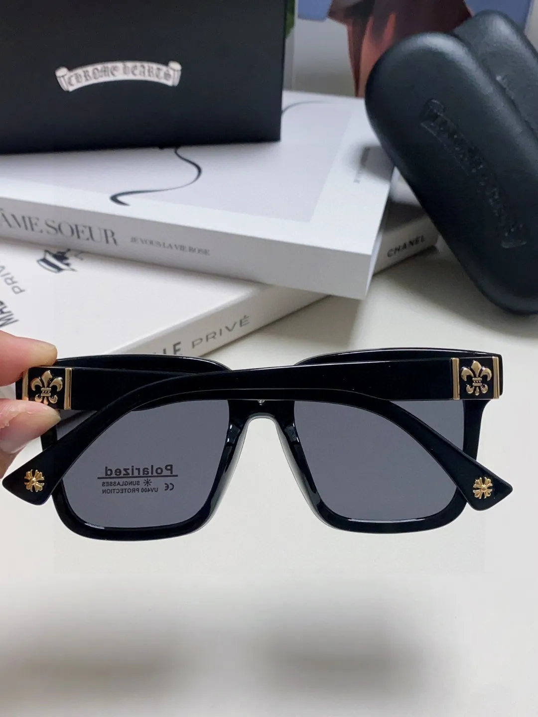 Chrome Hearts ブラック偏光サングラス - 画像 (6)