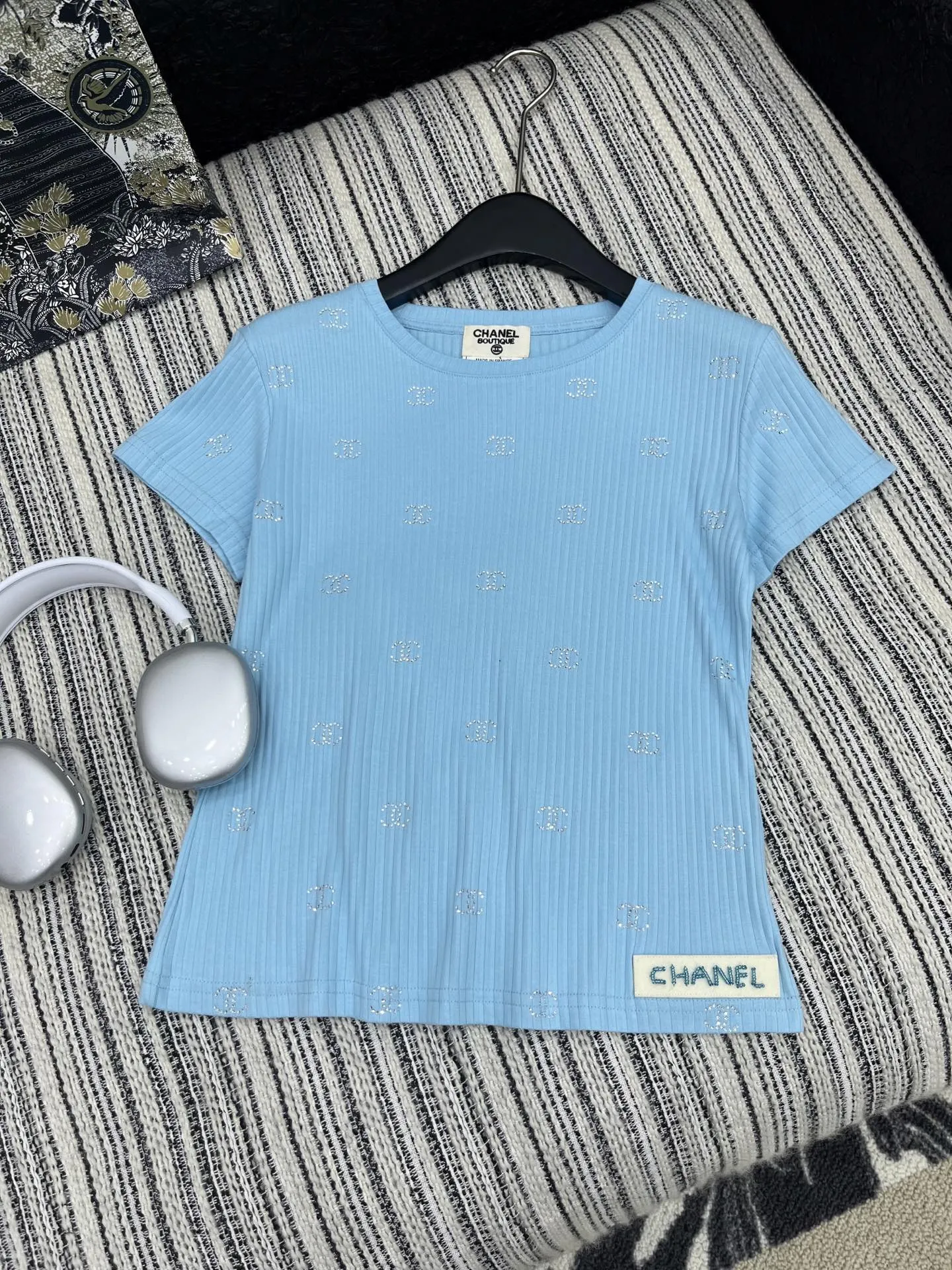 CHANELブルー手工烫钻订珠半袖Tシャツ