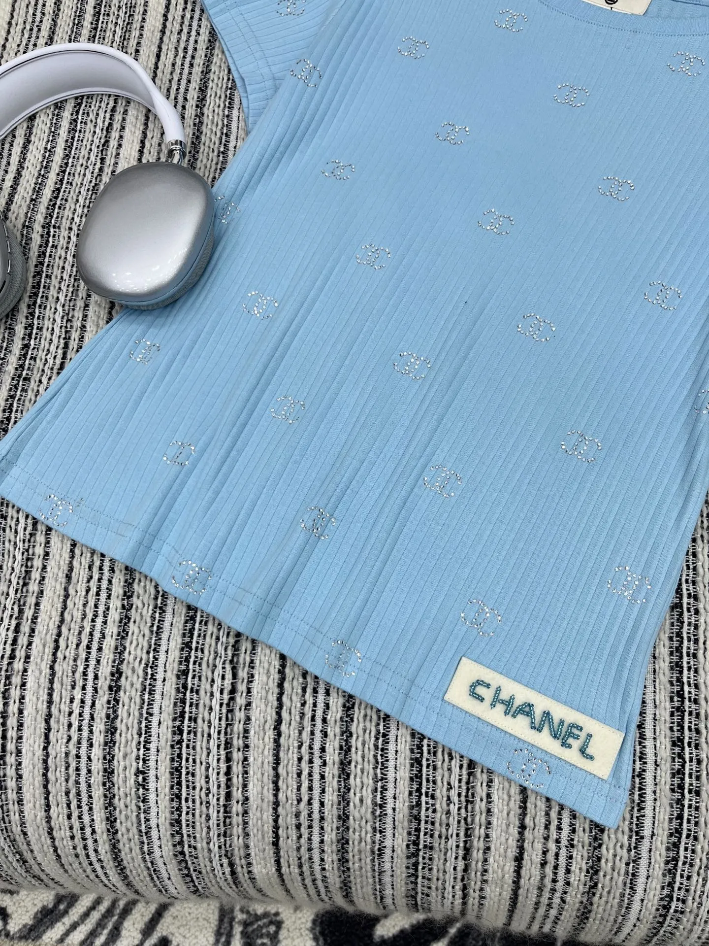CHANELブルー手工烫钻订珠半袖Tシャツ - 画像 (5)