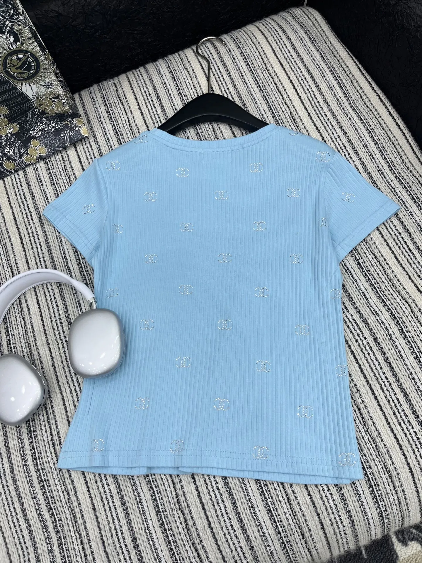 CHANELブルー手工烫钻订珠半袖Tシャツ - 画像 (7)