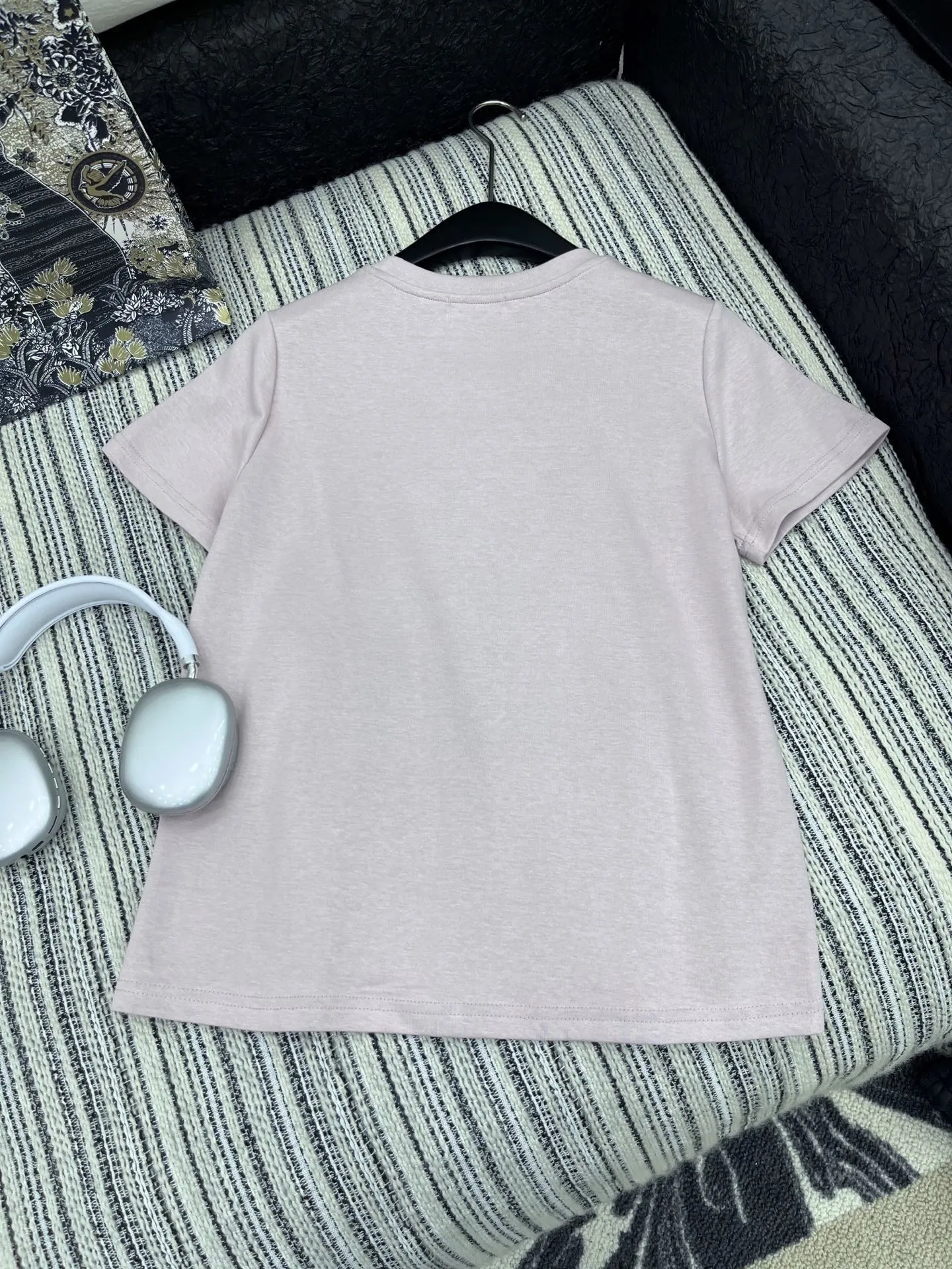 Chan* 25中古シリーズ手工订珠半袖Tシャツ グレー - 画像 (6)