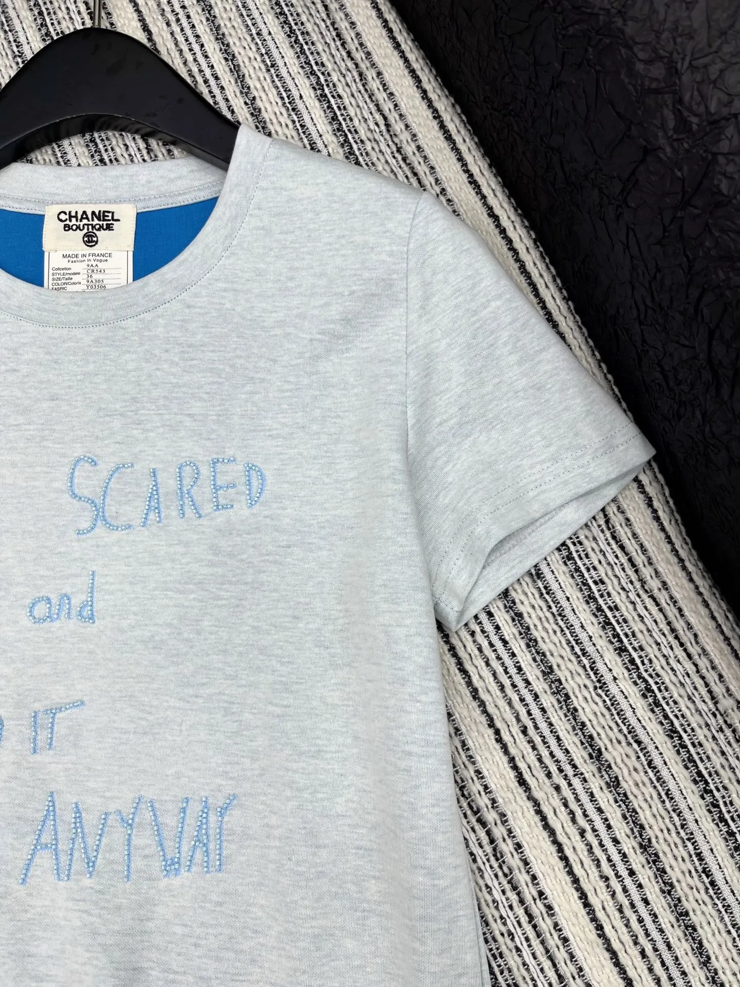 Chan* 25中古シリーズ手工订珠半袖Tシャツ グレー - 画像 (4)