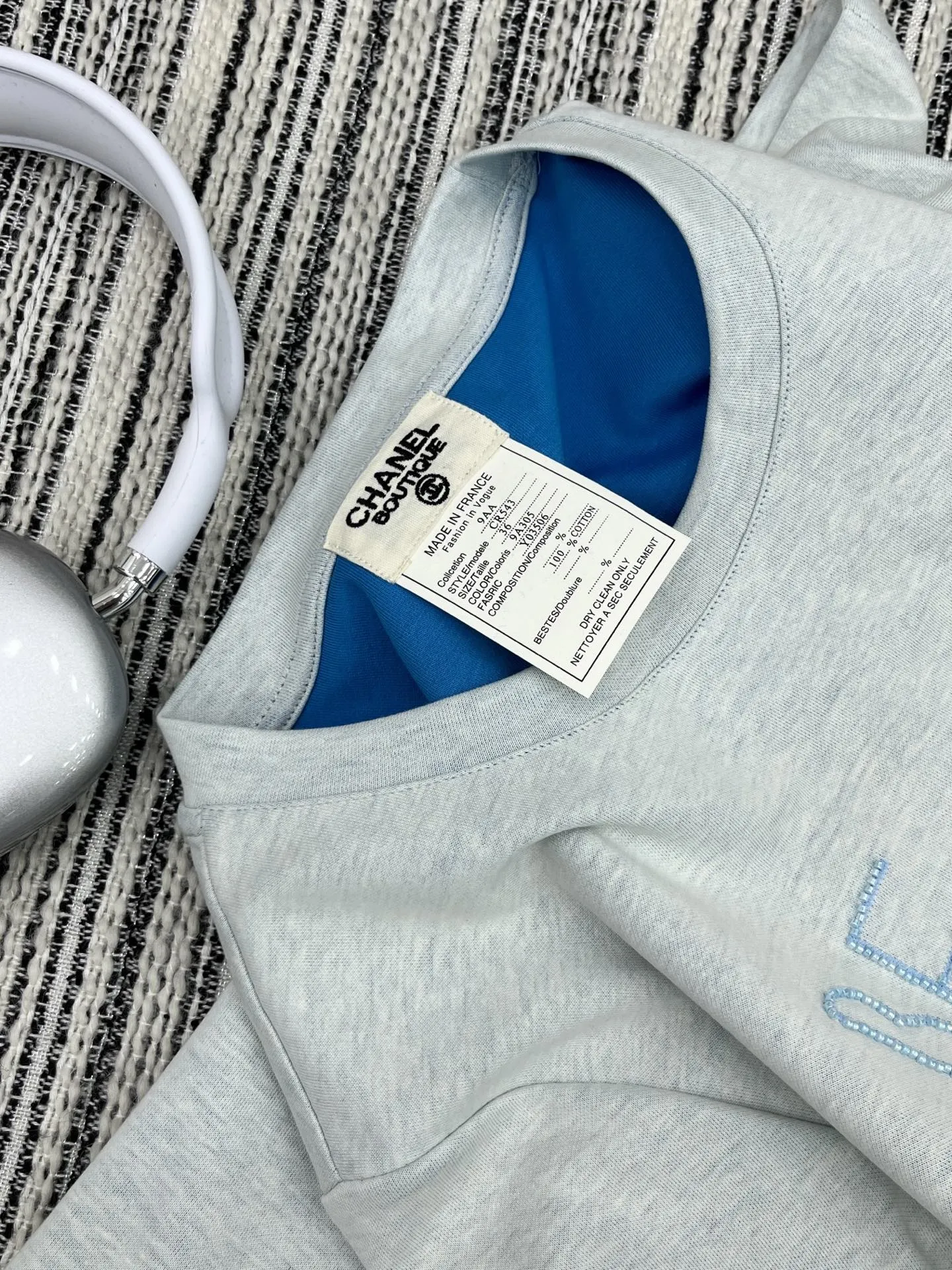 Chan* 25中古シリーズ手工订珠半袖Tシャツ グレー - 画像 (7)