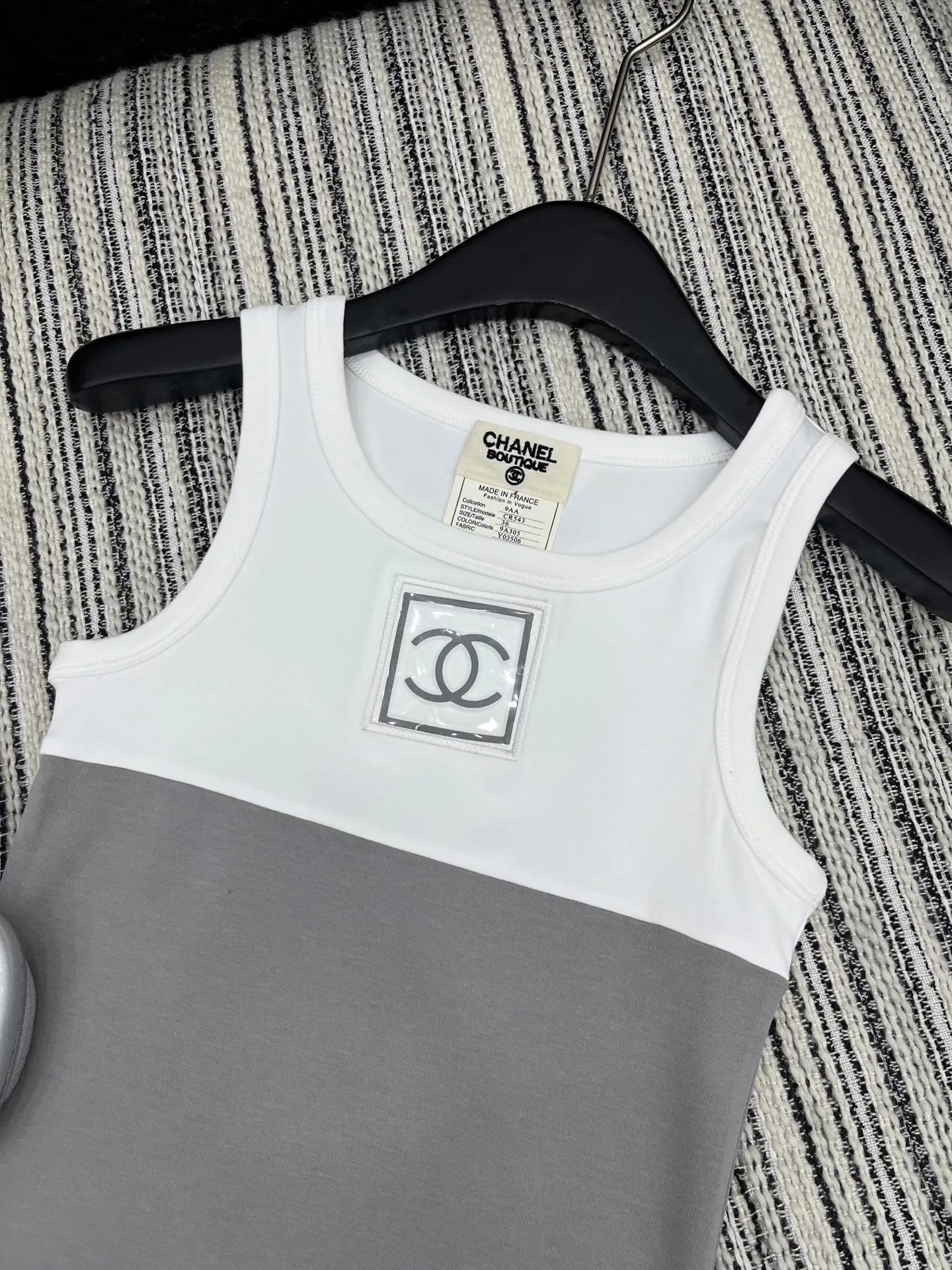 Chanel 白黒刺繍ベスト2025新作 - 画像 (3)
