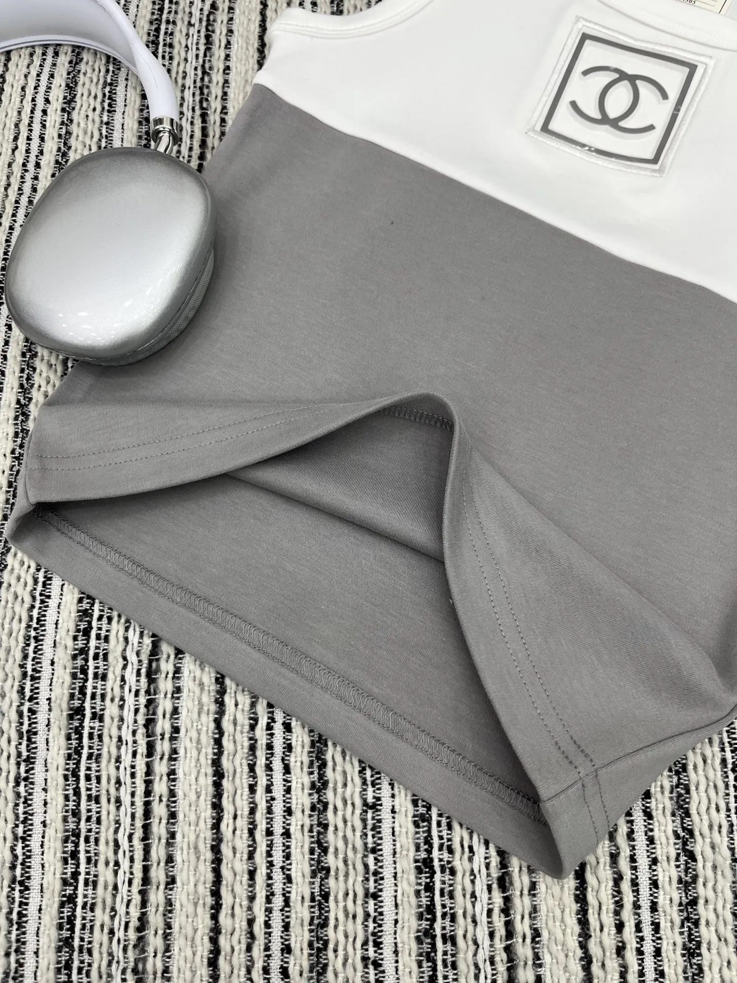 Chanel 白黒刺繍ベスト2025新作 - 画像 (5)