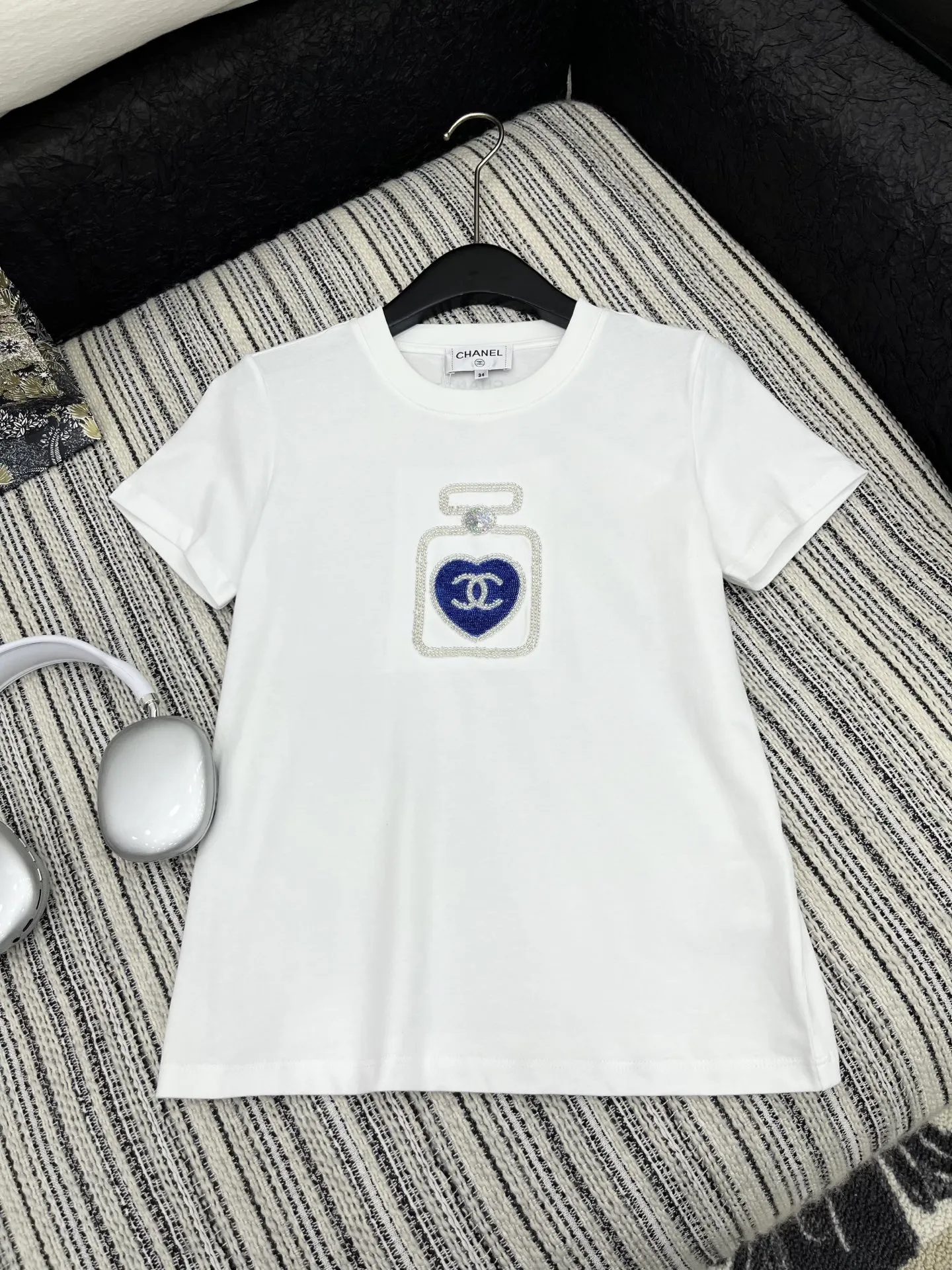 Chanel新作黒色香水瓶手工半袖Tシャツ - 画像 (3)