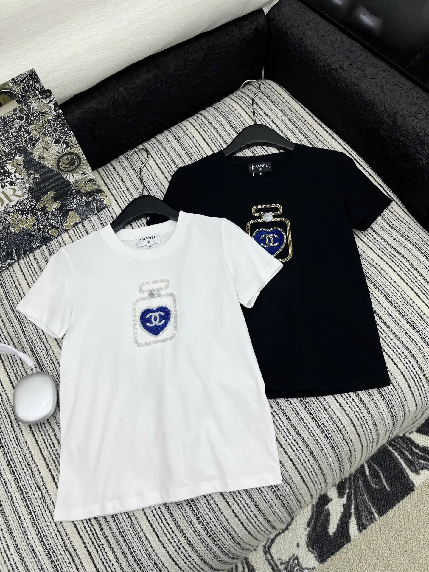 Chanel新作黒色香水瓶手工半袖Tシャツ - 画像 (4)