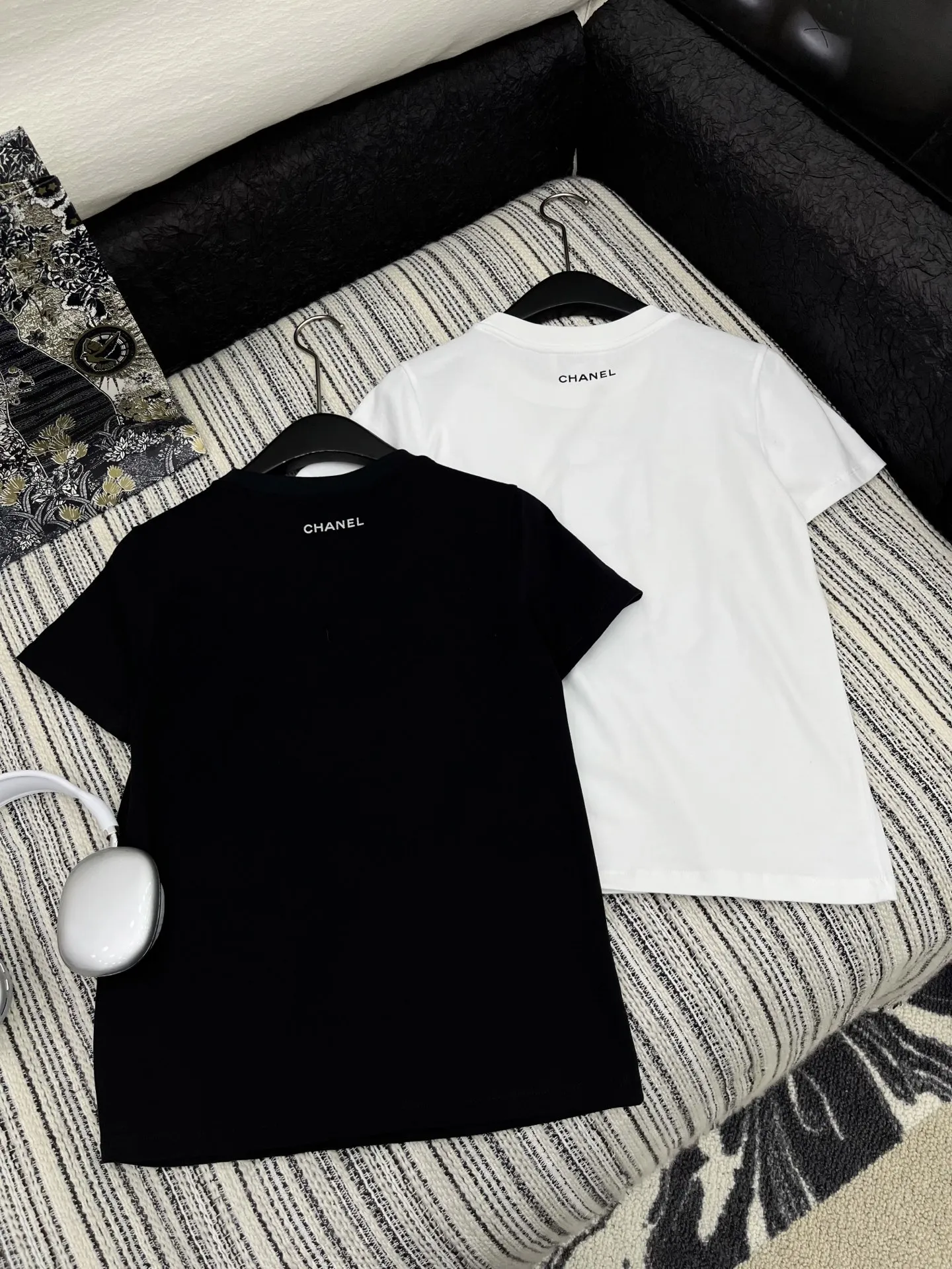 Chanel新作黒色香水瓶手工半袖Tシャツ - 画像 (5)