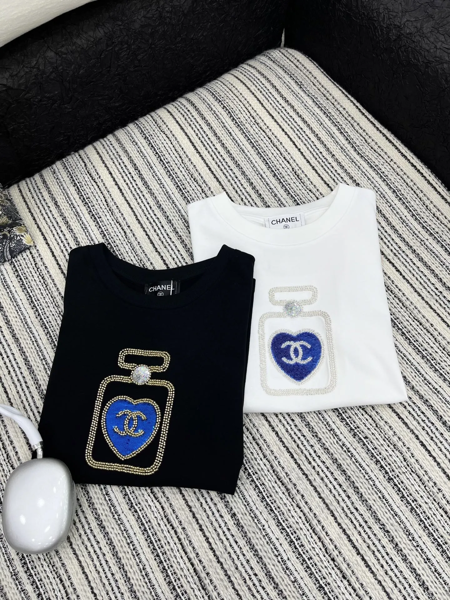 Chanel新作黒色香水瓶手工半袖Tシャツ - 画像 (7)
