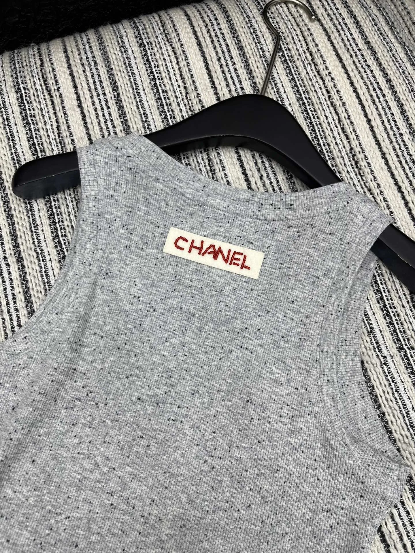 Chanel 25中古シリーズ手工烫钻ベスト グレー - 画像 (9)