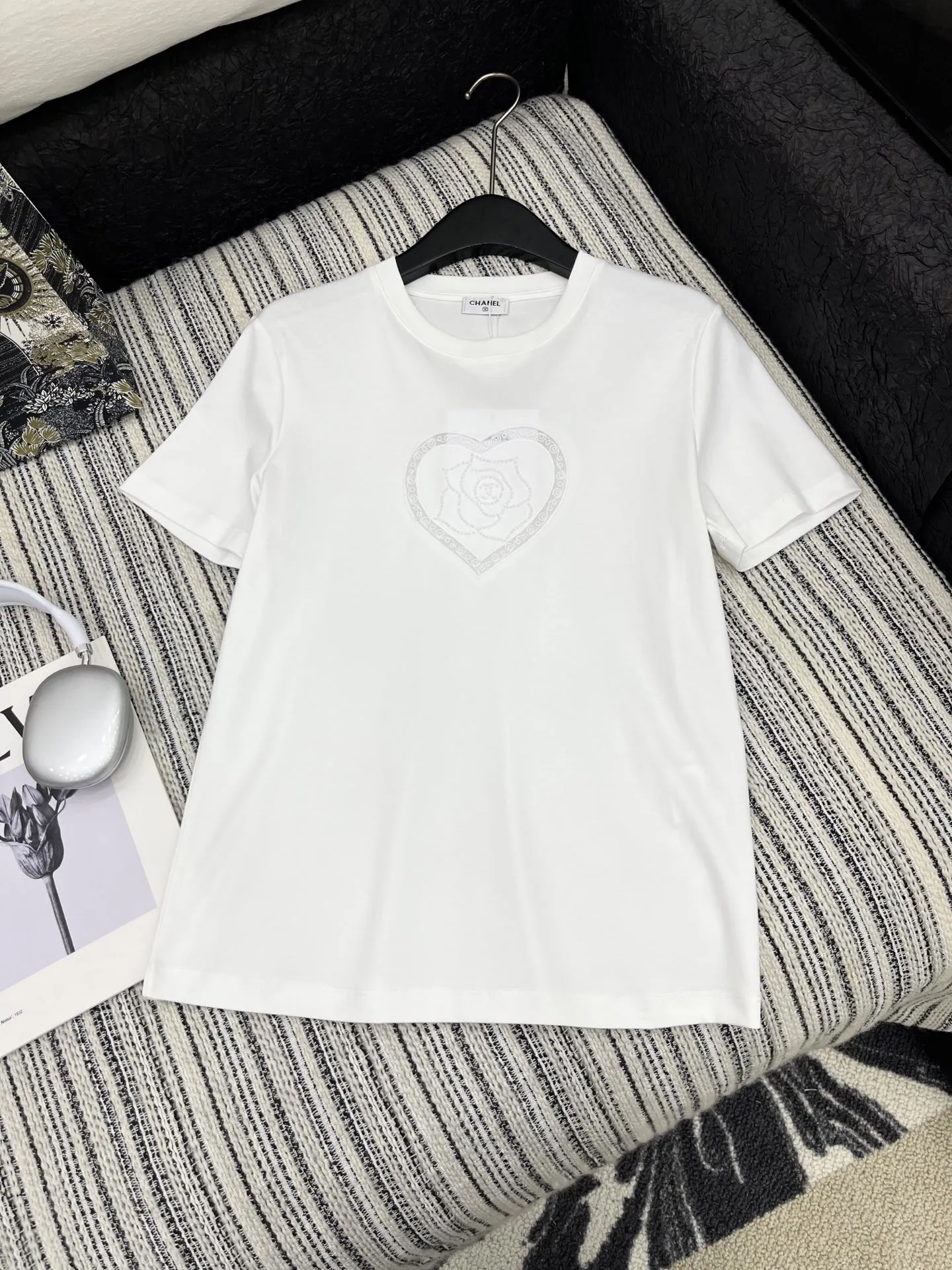 Chanel 2025新作黒プリント半袖Tシャツ - 画像 (4)