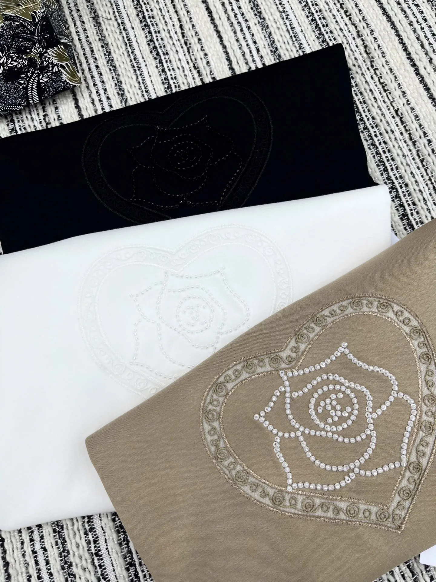 Chanel 2025新作黒プリント半袖Tシャツ - 画像 (7)