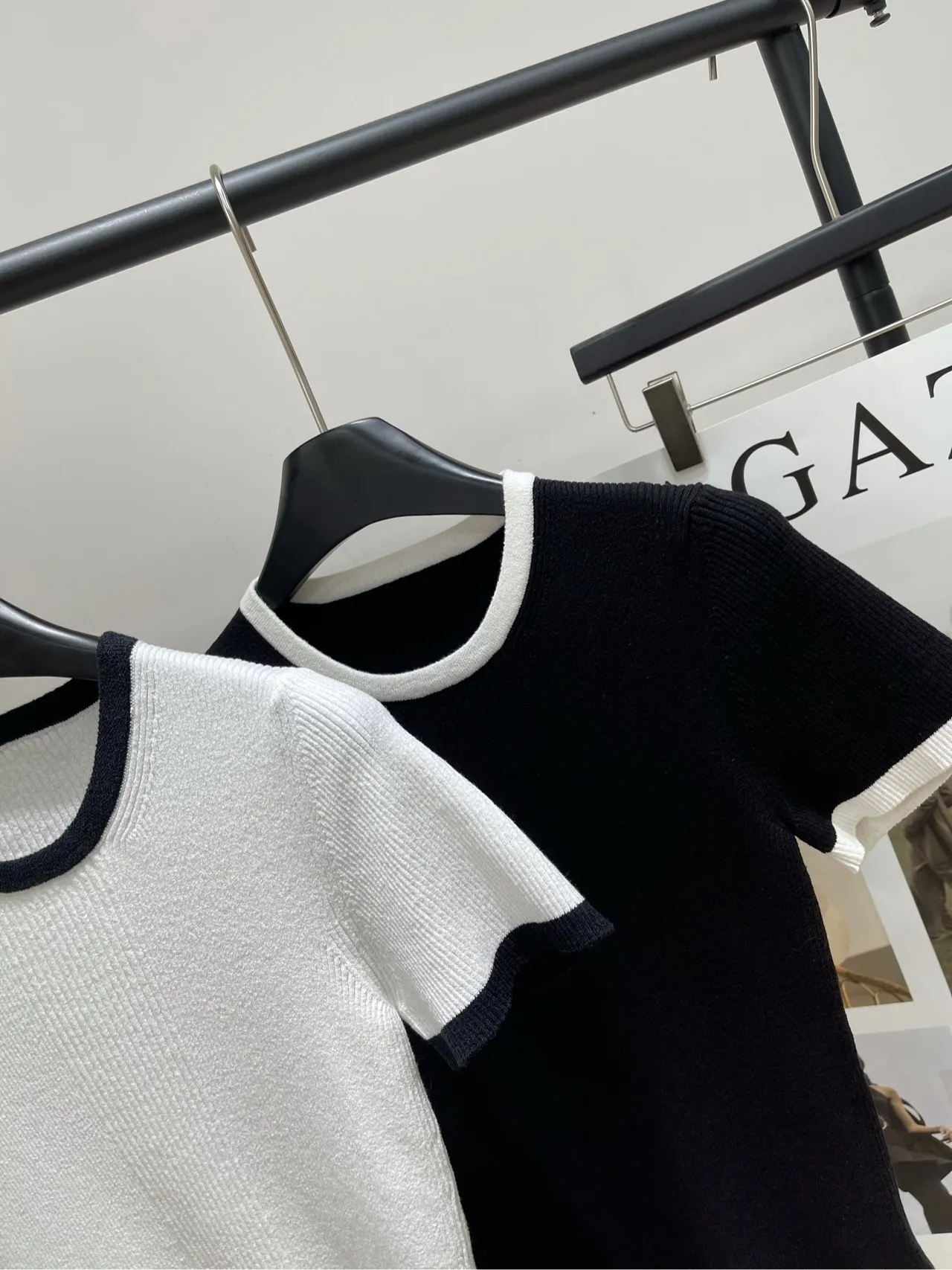 CHANEL新作黒白レースブレスレットTシャツ - 画像 (7)