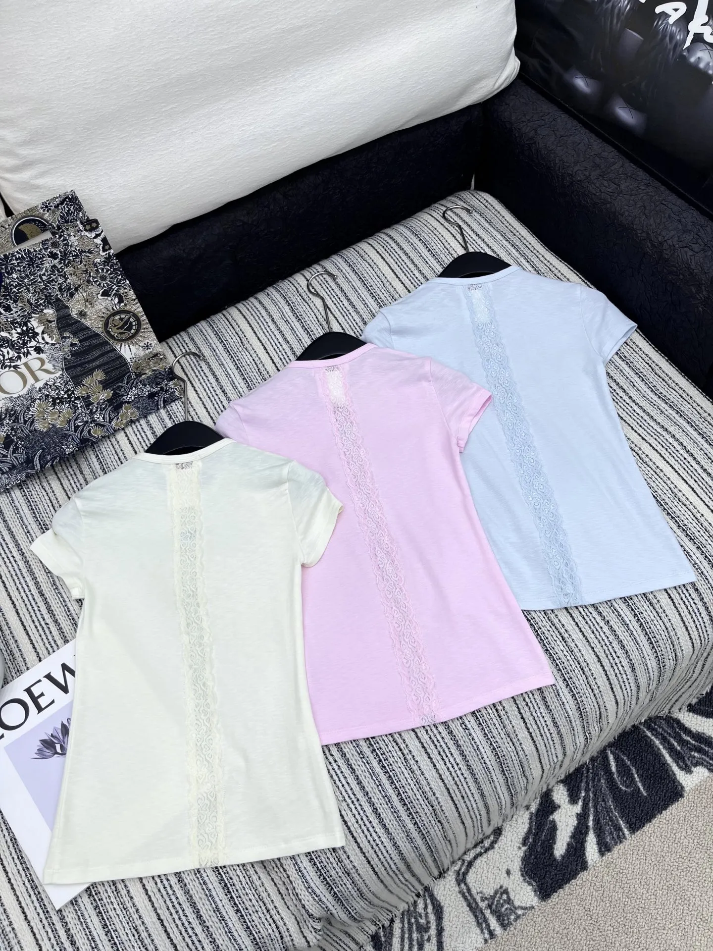 CHANEL新作ブルー半袖Tシャツ刺繍デザイン - 画像 (6)