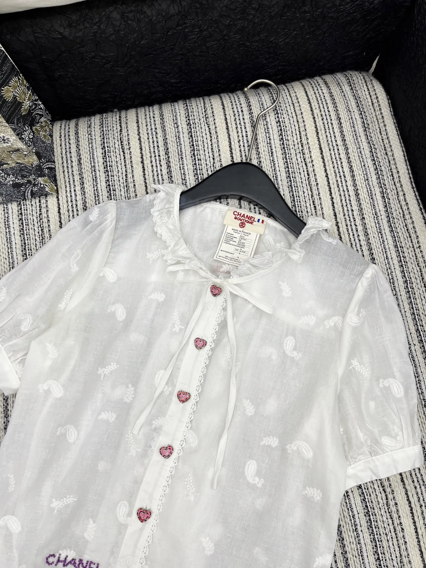 CHANEL新作白いフリル半袖Tシャツ - 画像 (3)