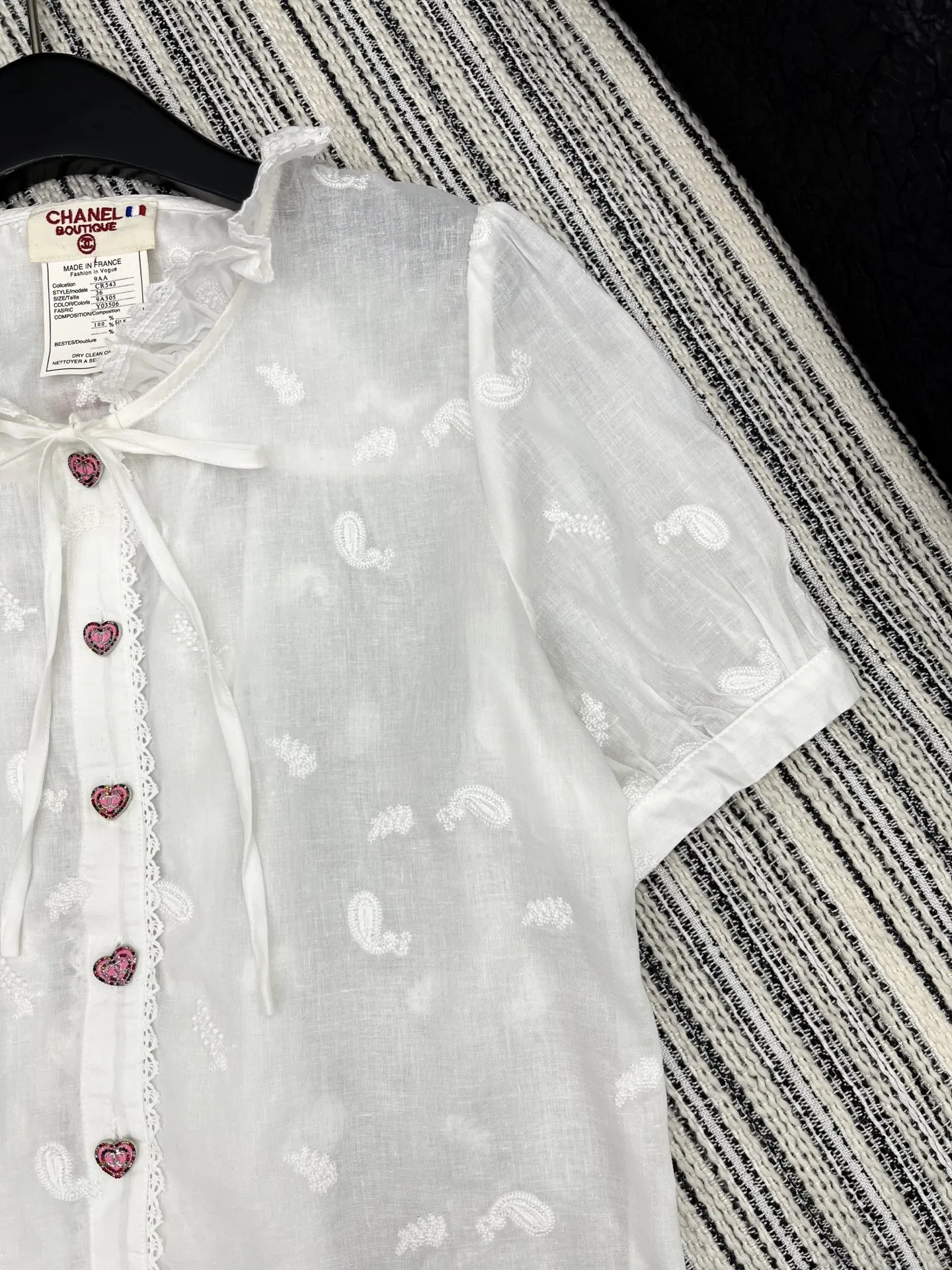 CHANEL新作白いフリル半袖Tシャツ - 画像 (4)