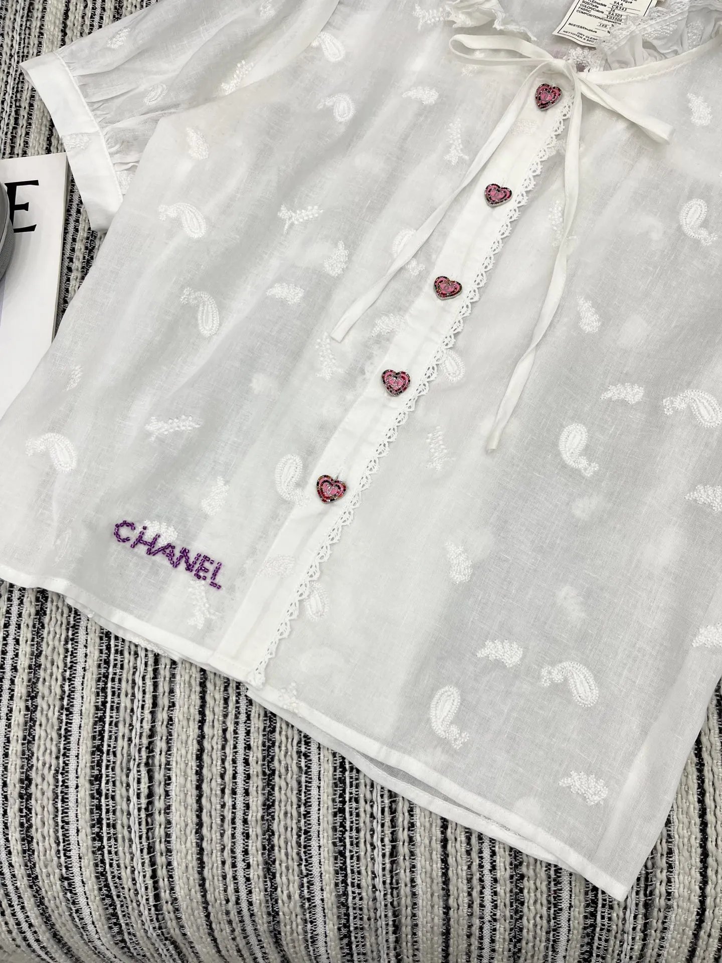 CHANEL新作白いフリル半袖Tシャツ - 画像 (5)